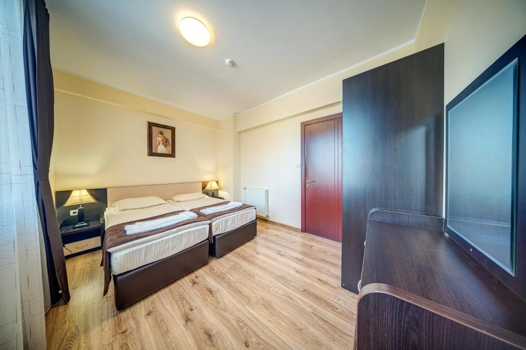 Bed in Complex Kamelia