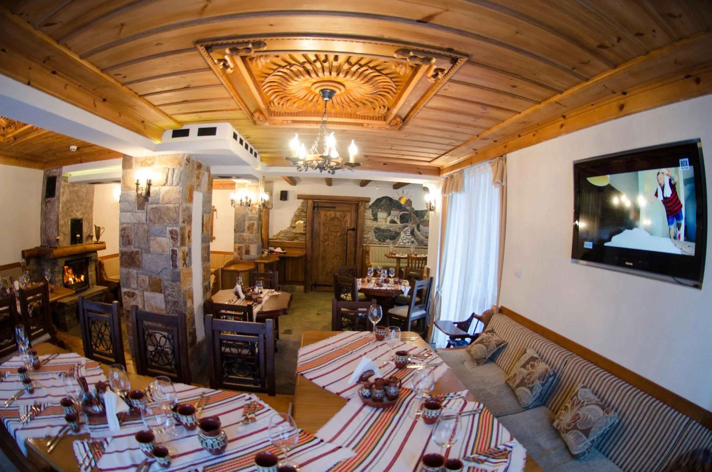 Restaurant/places to eat in Complex Kamelia