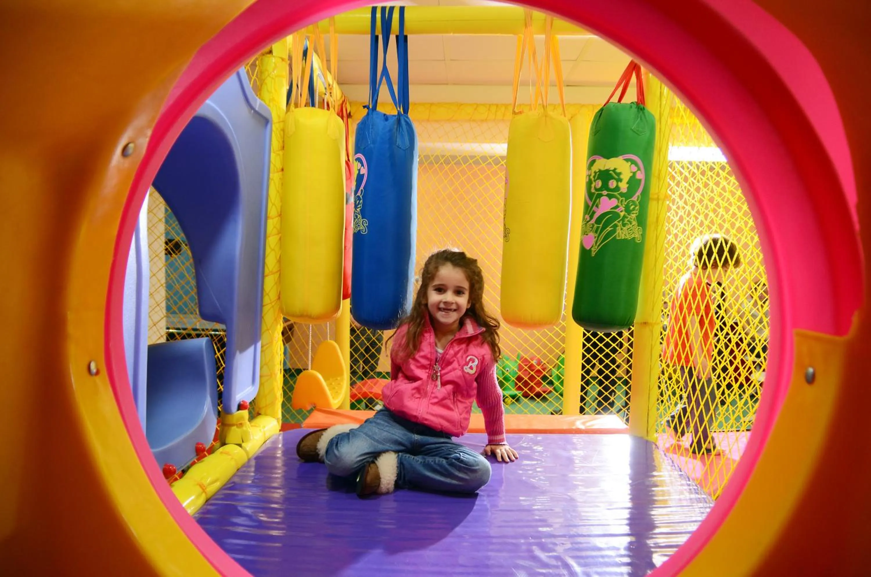 People in Complex Kamelia