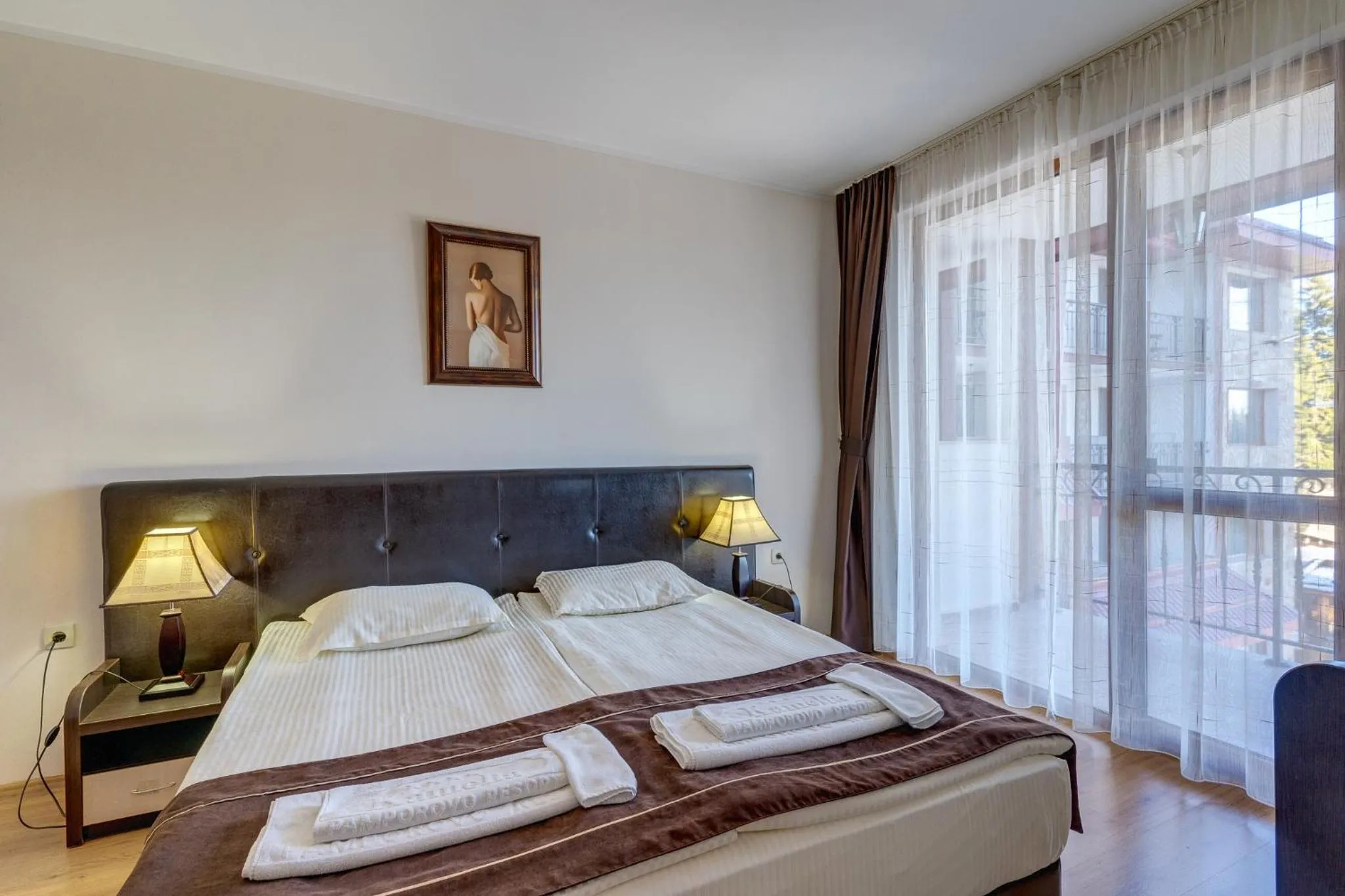 Bed in Complex Kamelia