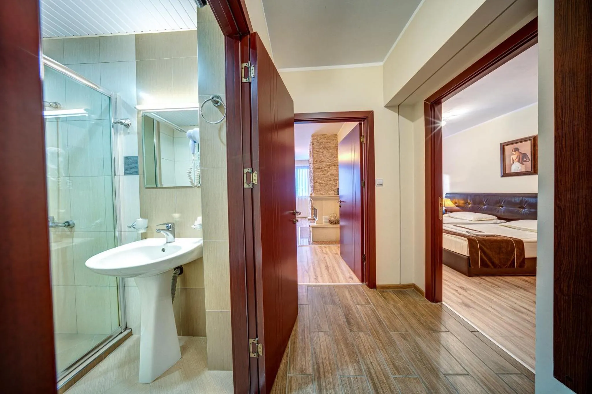 Bed in Complex Kamelia