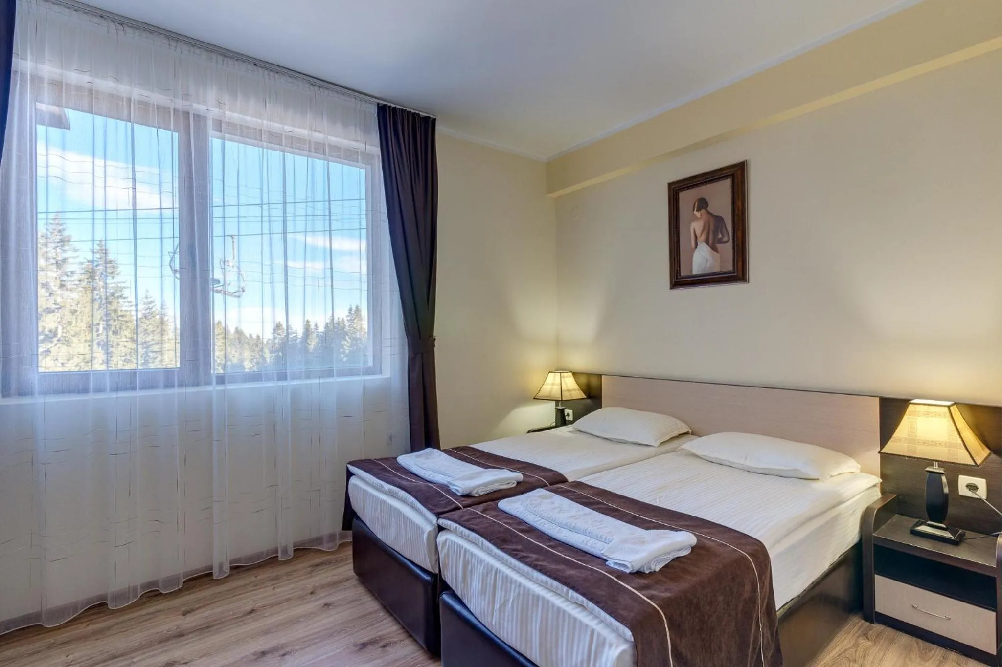 Bed in Complex Kamelia