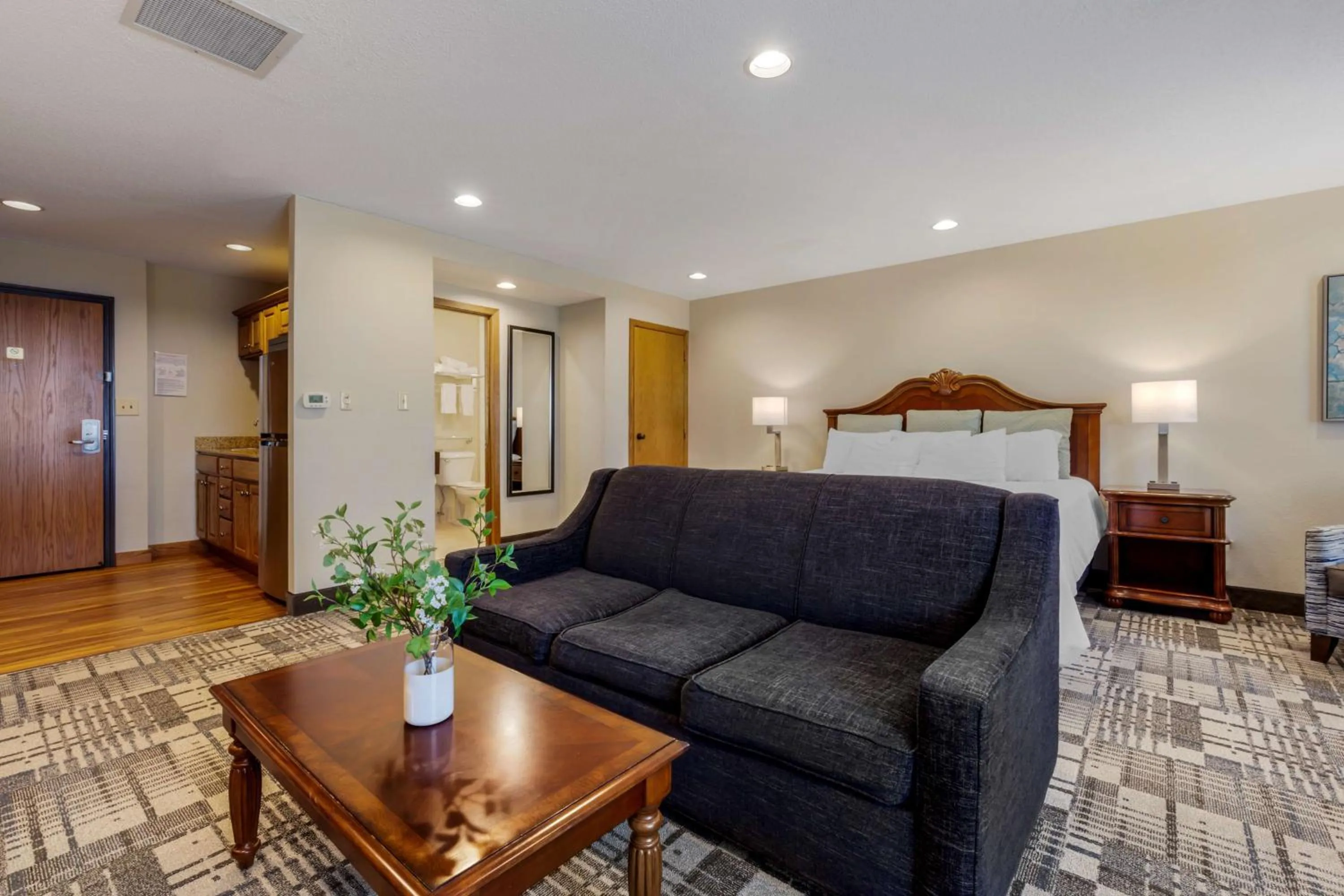 Bedroom in Best Western Plus Dubuque Hotel and Conference Center