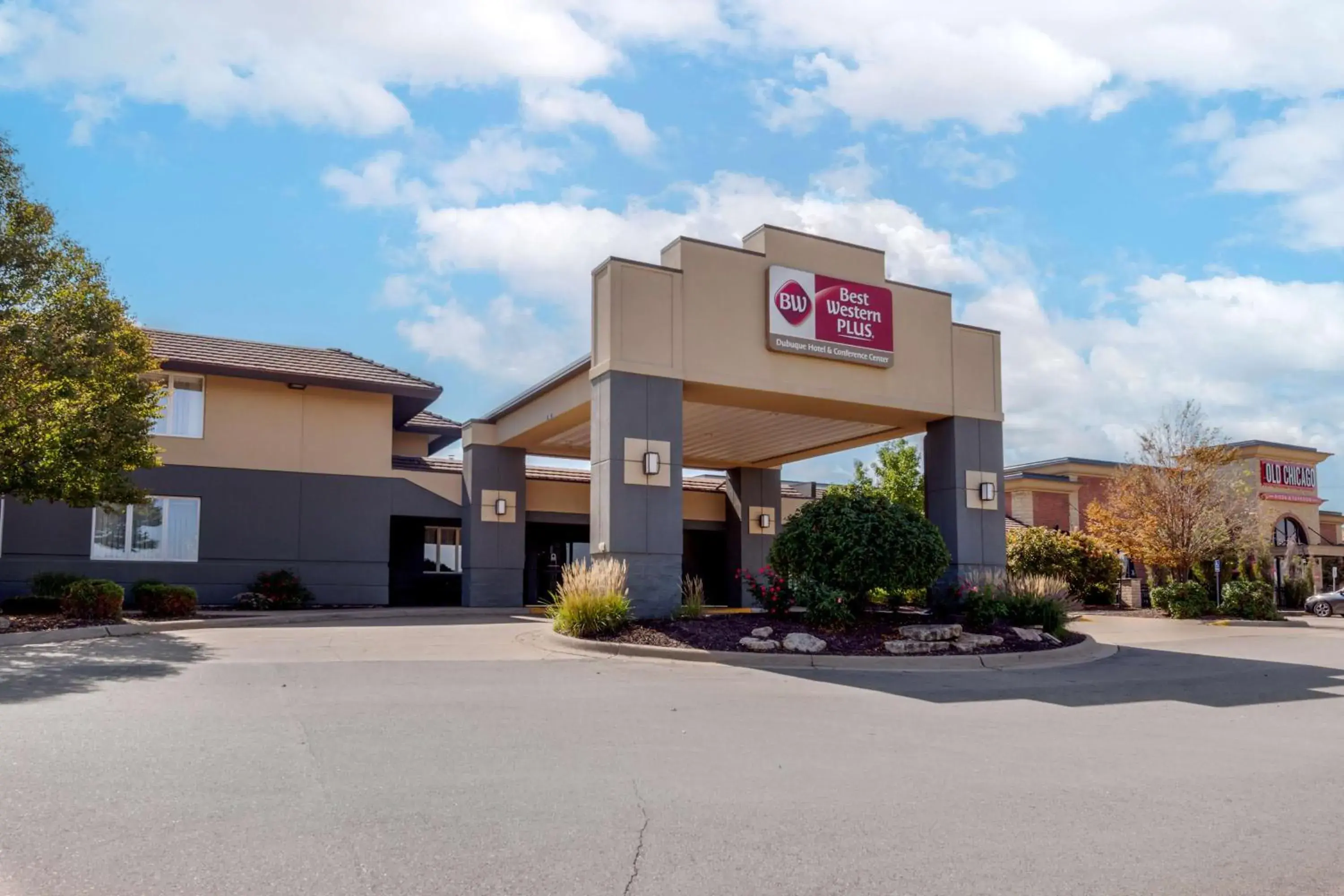 Property building in Best Western Plus Dubuque Hotel and Conference Center Property building in Best Western Plus Dubuque Hotel and Conference Center