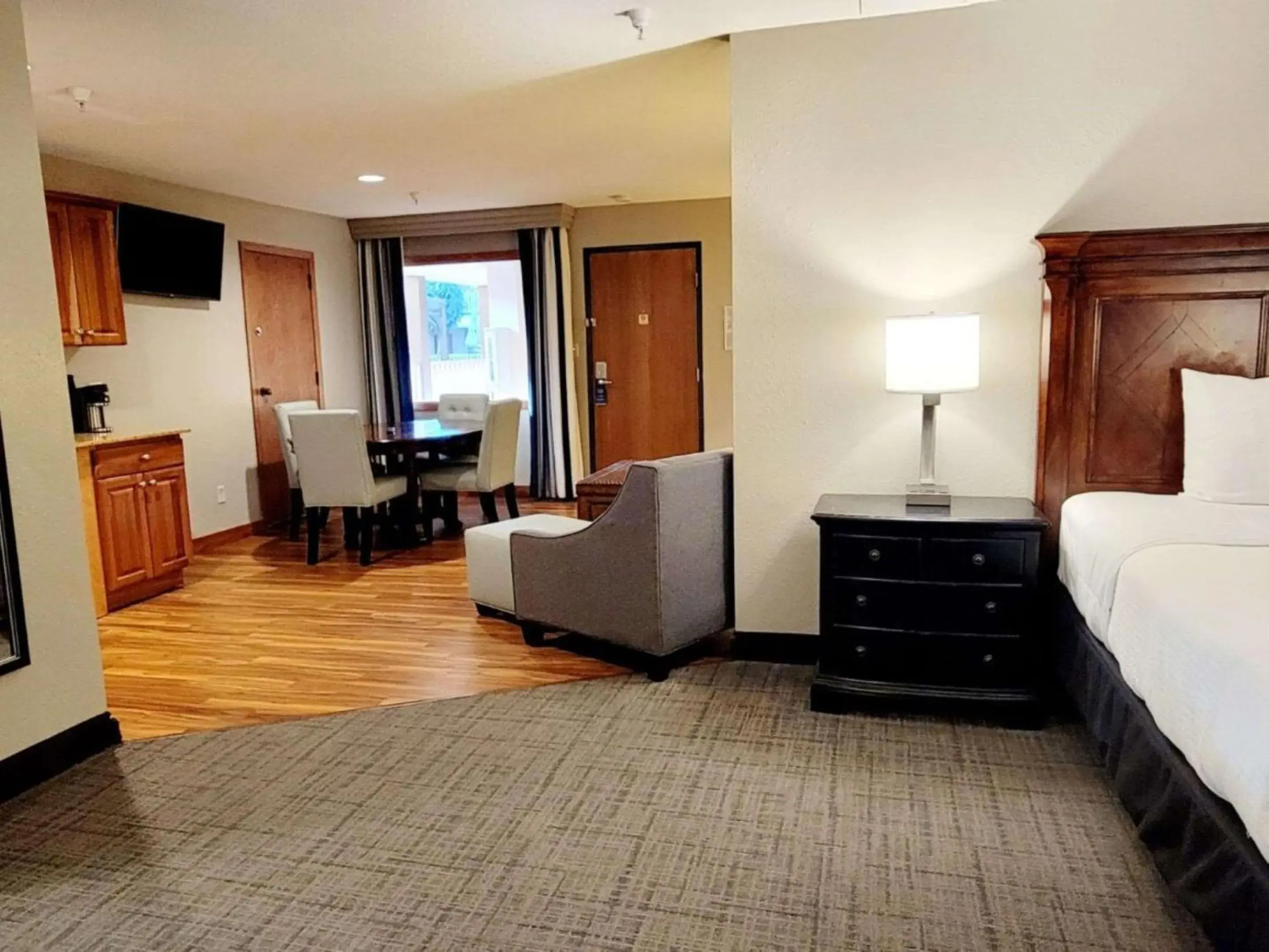 Bedroom, Bed in Best Western Plus Dubuque Hotel and Conference Center Bedroom, Bed in Best Western Plus Dubuque Hotel and Conference Center