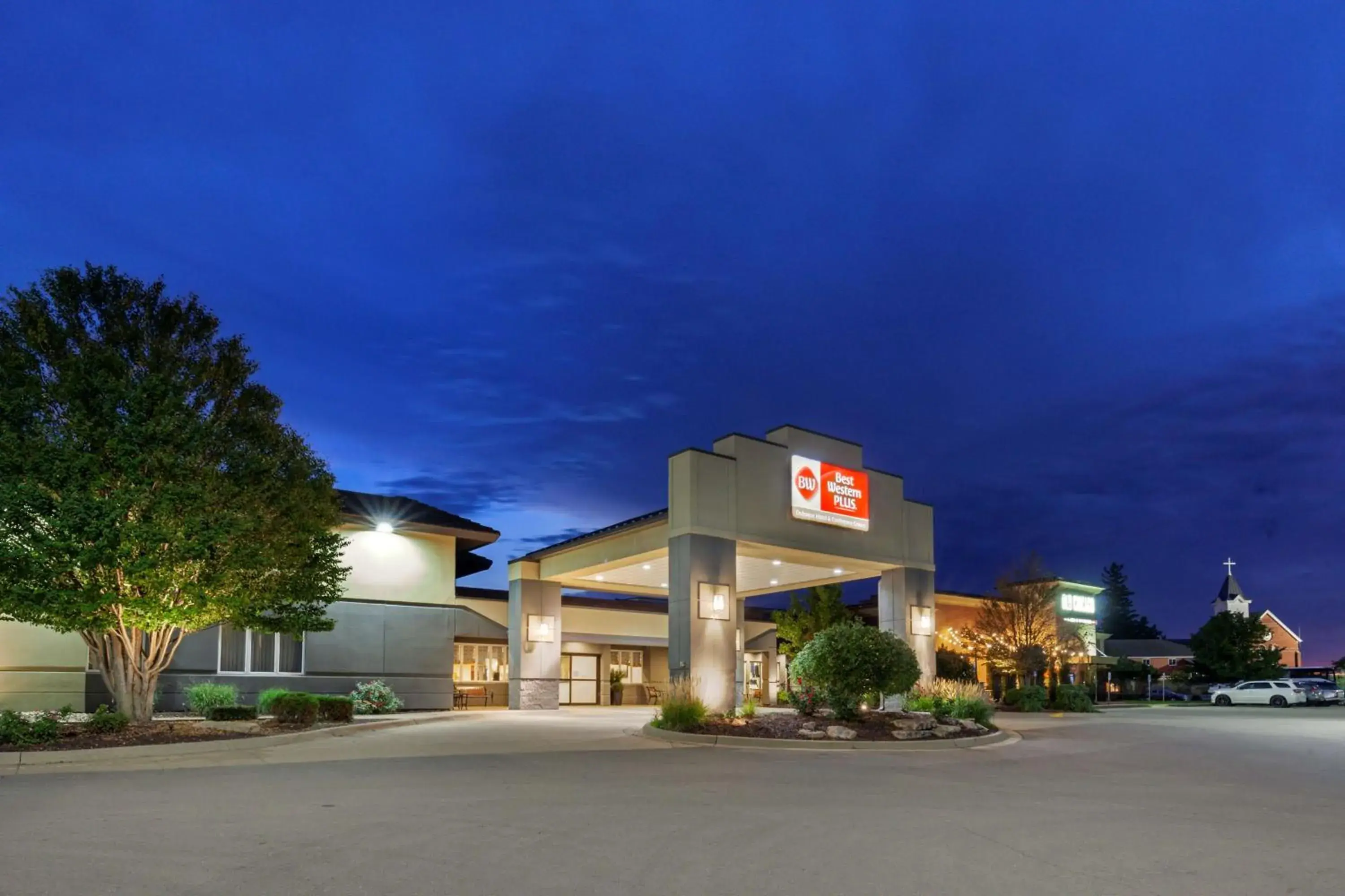 Property building in Best Western Plus Dubuque Hotel and Conference Center Property building in Best Western Plus Dubuque Hotel and Conference Center
