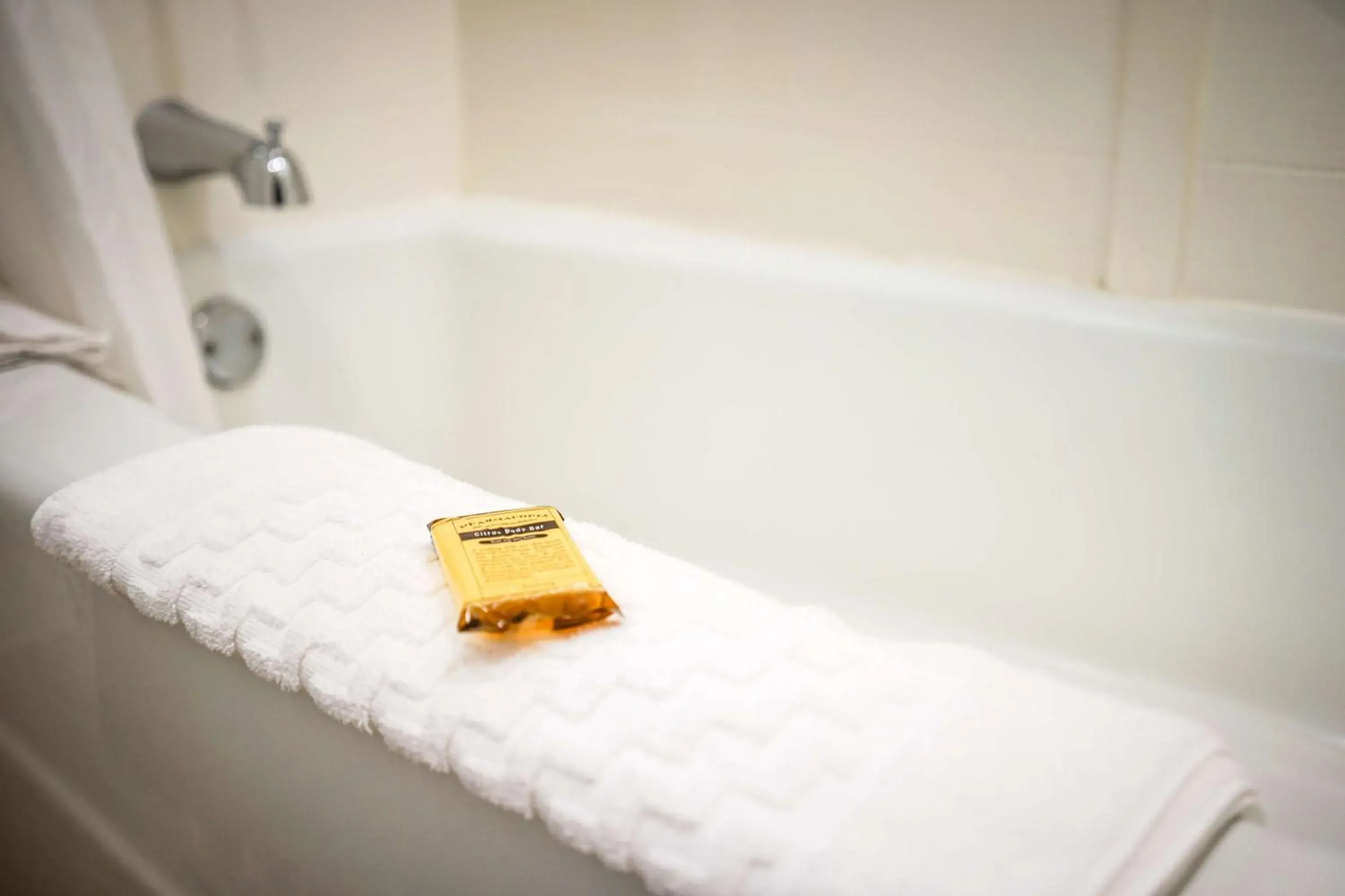 King Room with Bath Tub - Disability Access in Best Western Plus Dubuque Hotel and Conference Center King Room with Bath Tub - Disability Access in Best Western Plus Dubuque Hotel and Conference Center