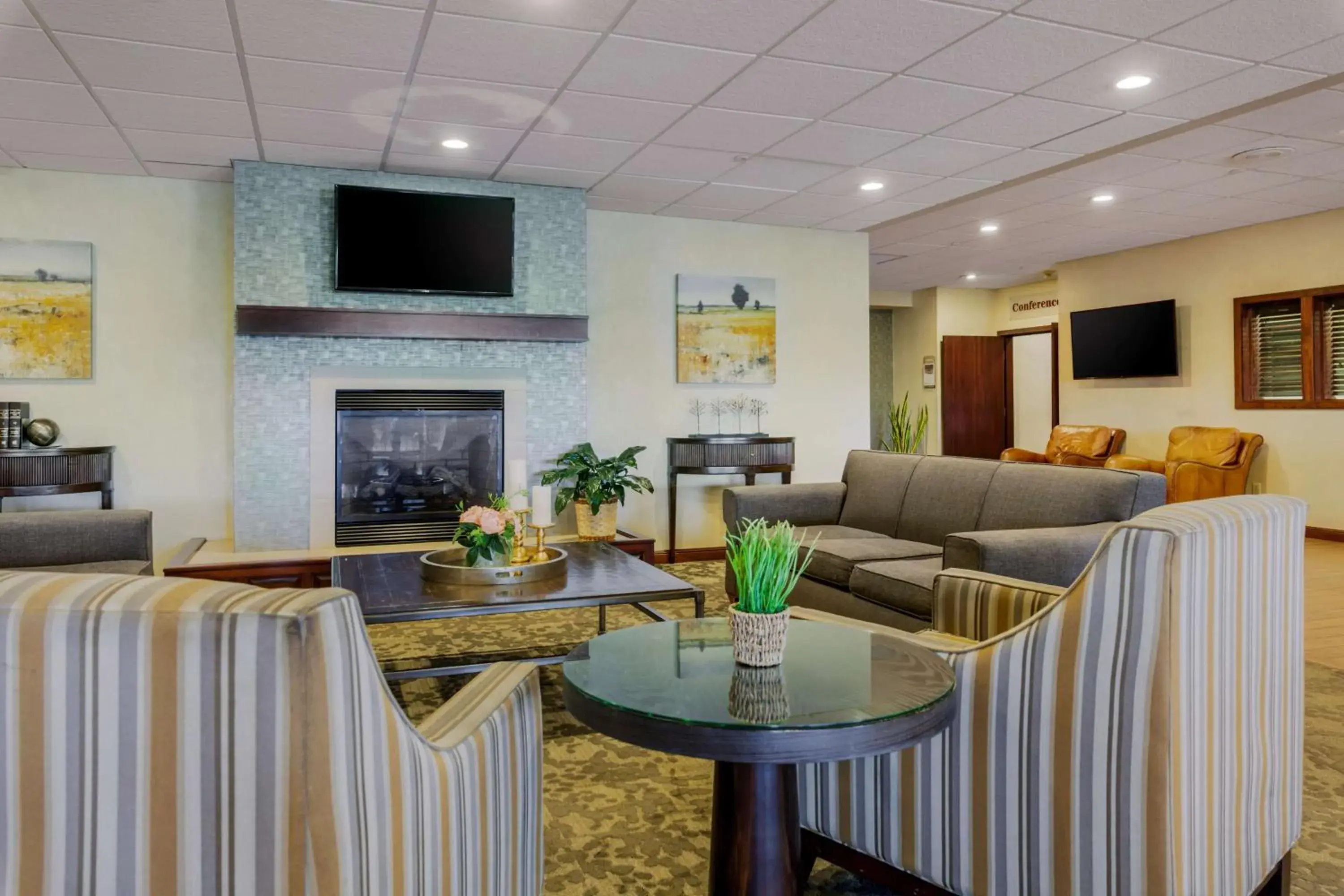 Lobby or reception in Best Western Plus Dubuque Hotel and Conference Center Lobby or reception in Best Western Plus Dubuque Hotel and Conference Center