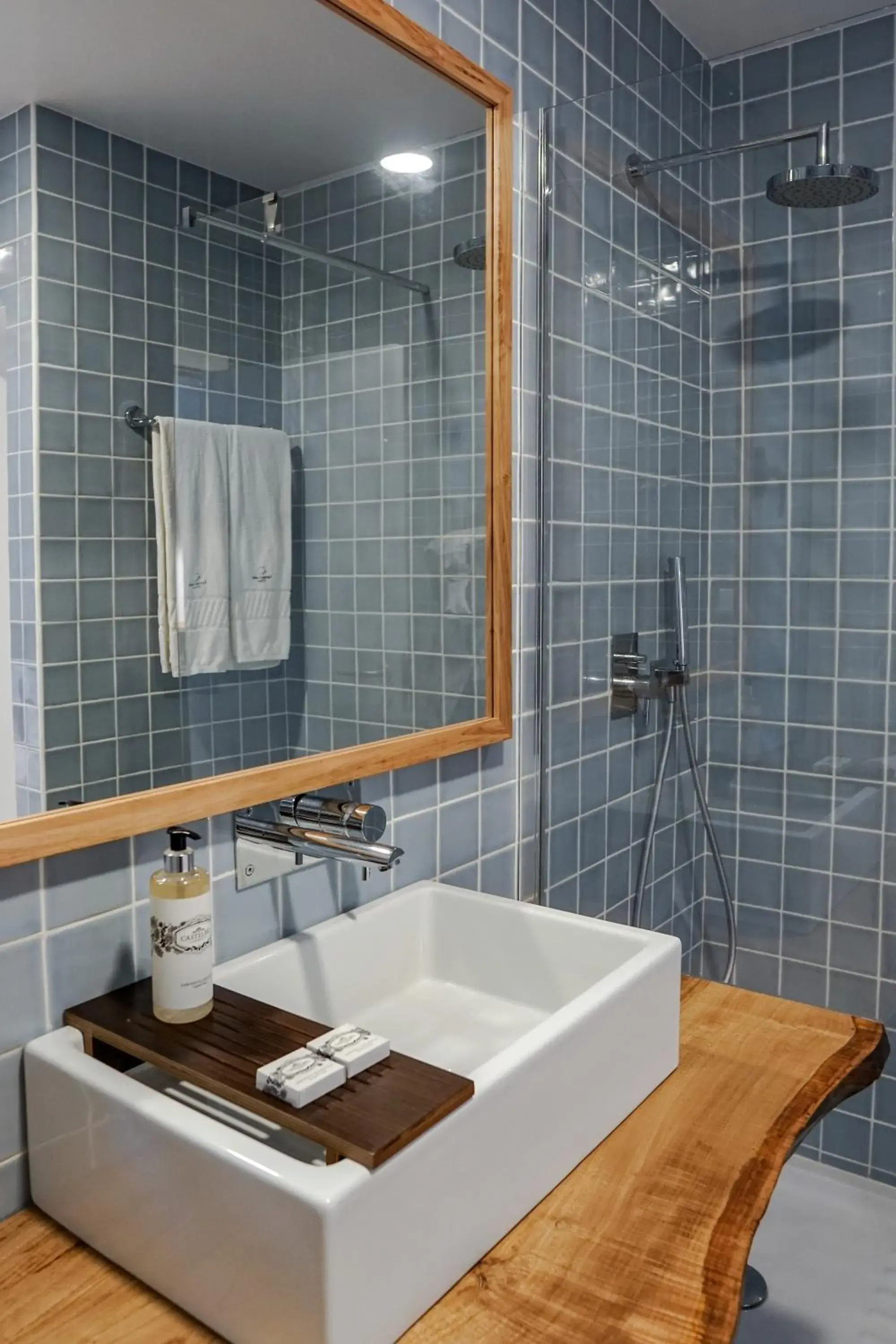 Photo of the whole room in Furnas Lake Forest Living Photo of the whole room in Furnas Lake Forest Living