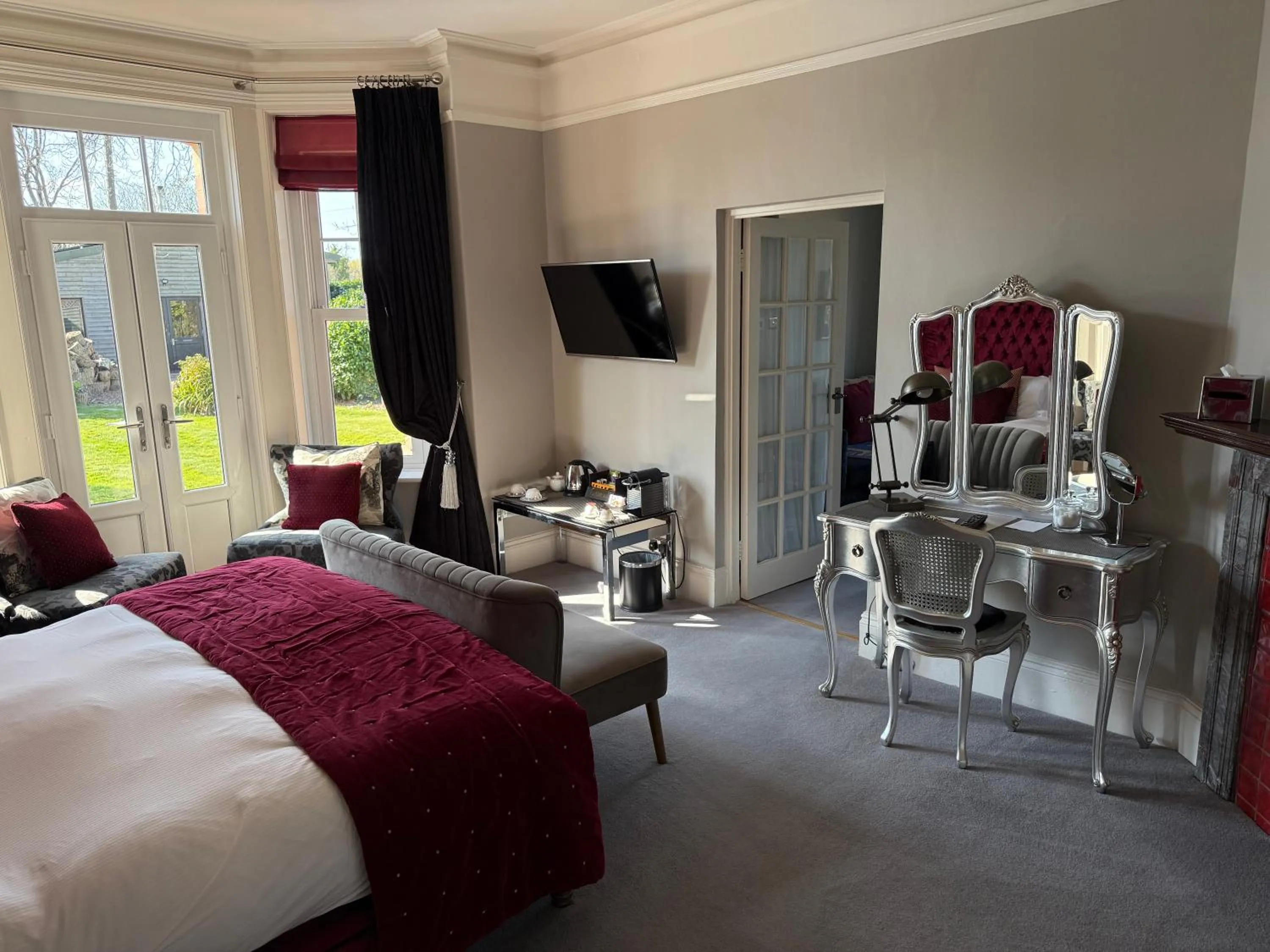 TV and multimedia, Bed in Dower House Hotel