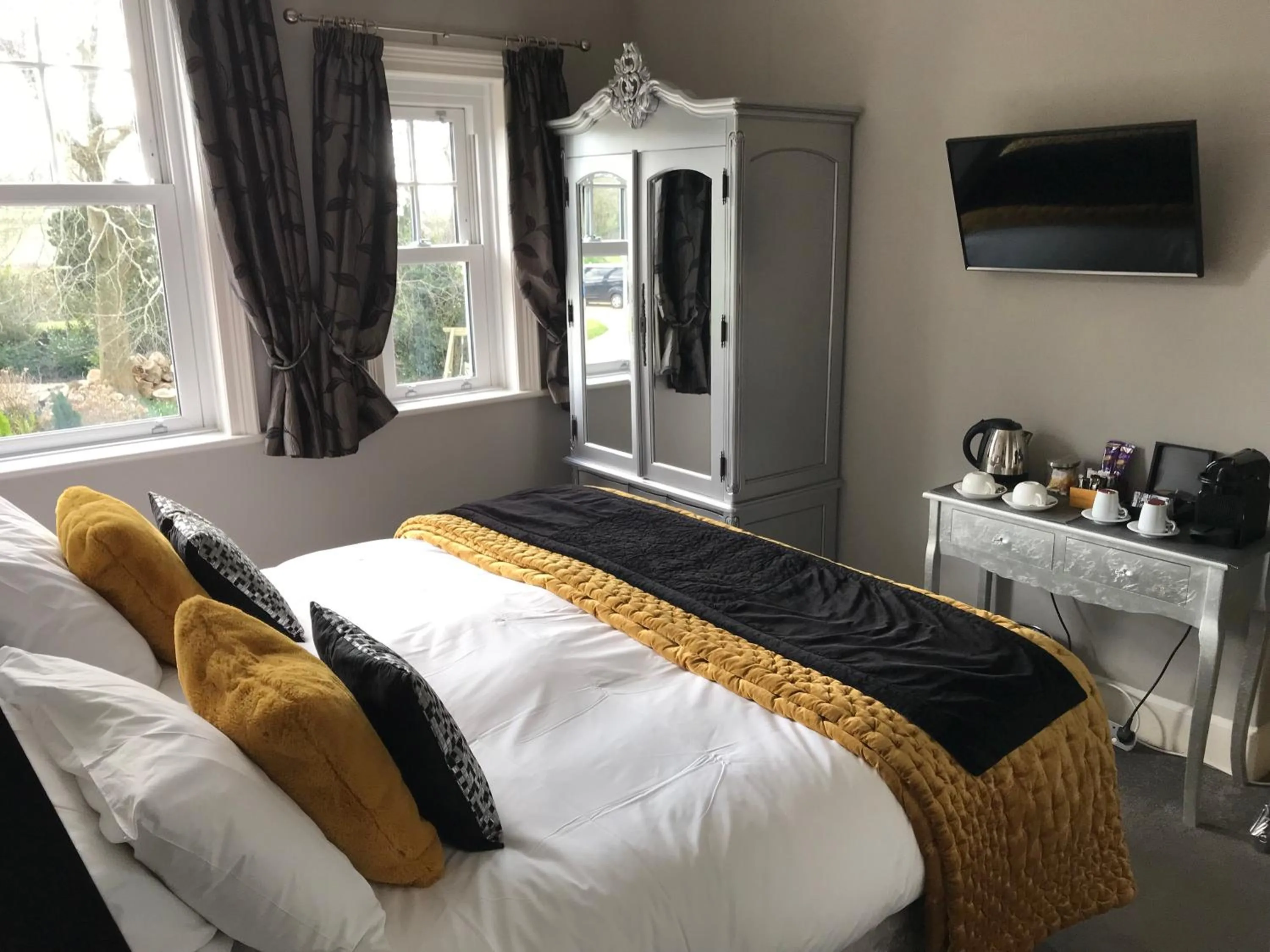 Bed in Dower House Hotel