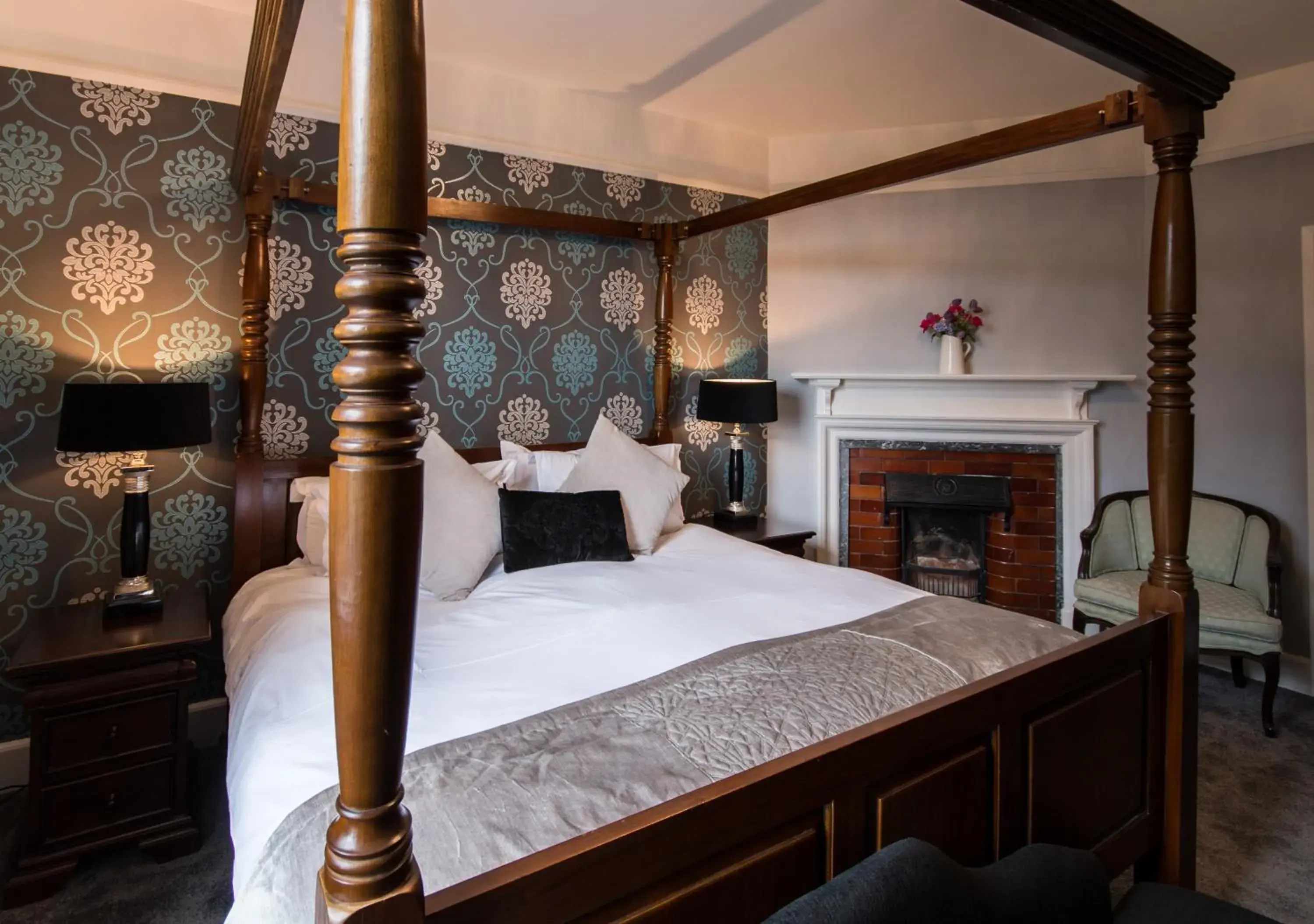 Superior Double Room with Four Poster Bed in Dower House Hotel Superior Double Room with Four Poster Bed in Dower House Hotel