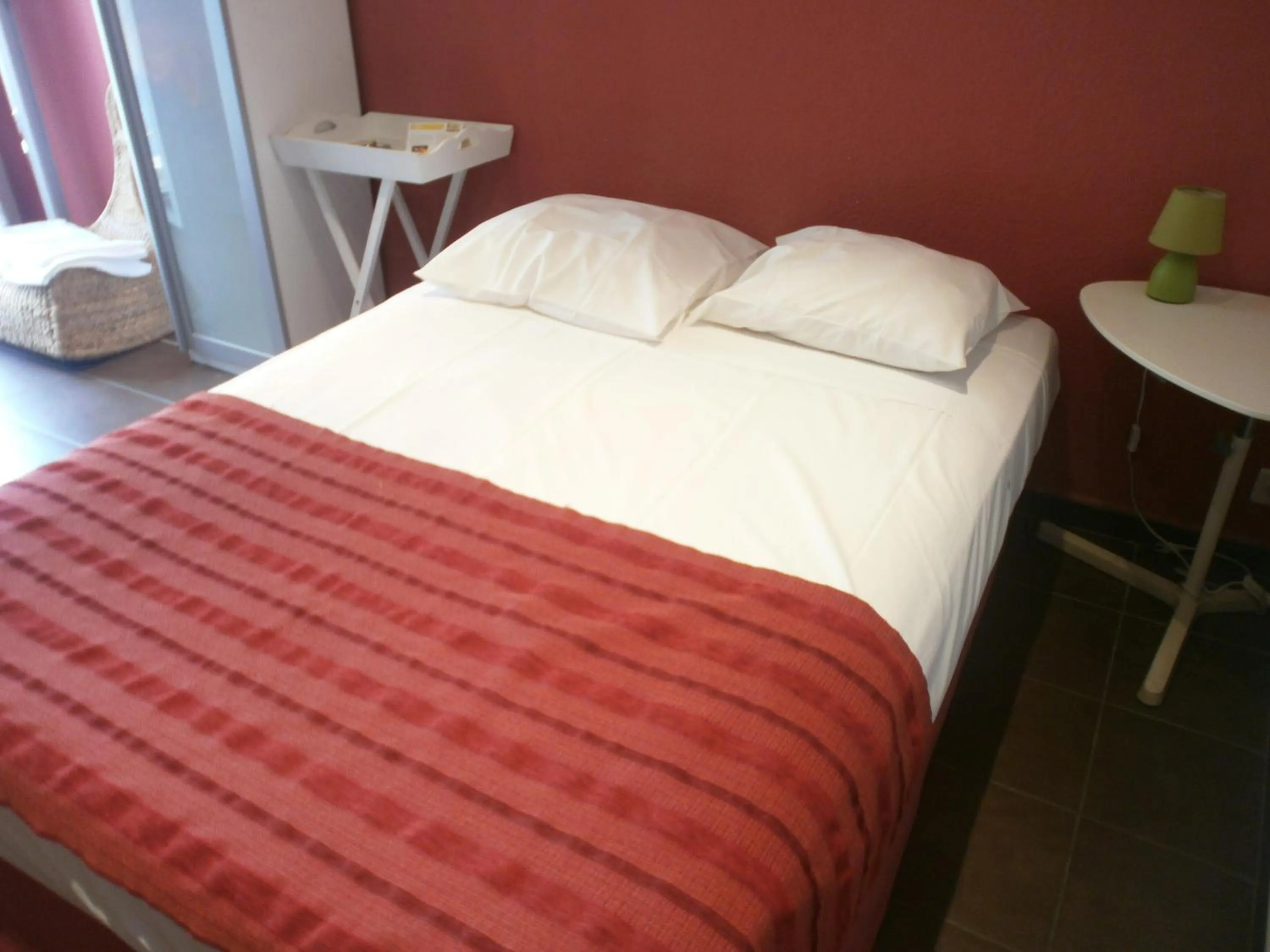 Bed in Hotel Restaurant La Frégate