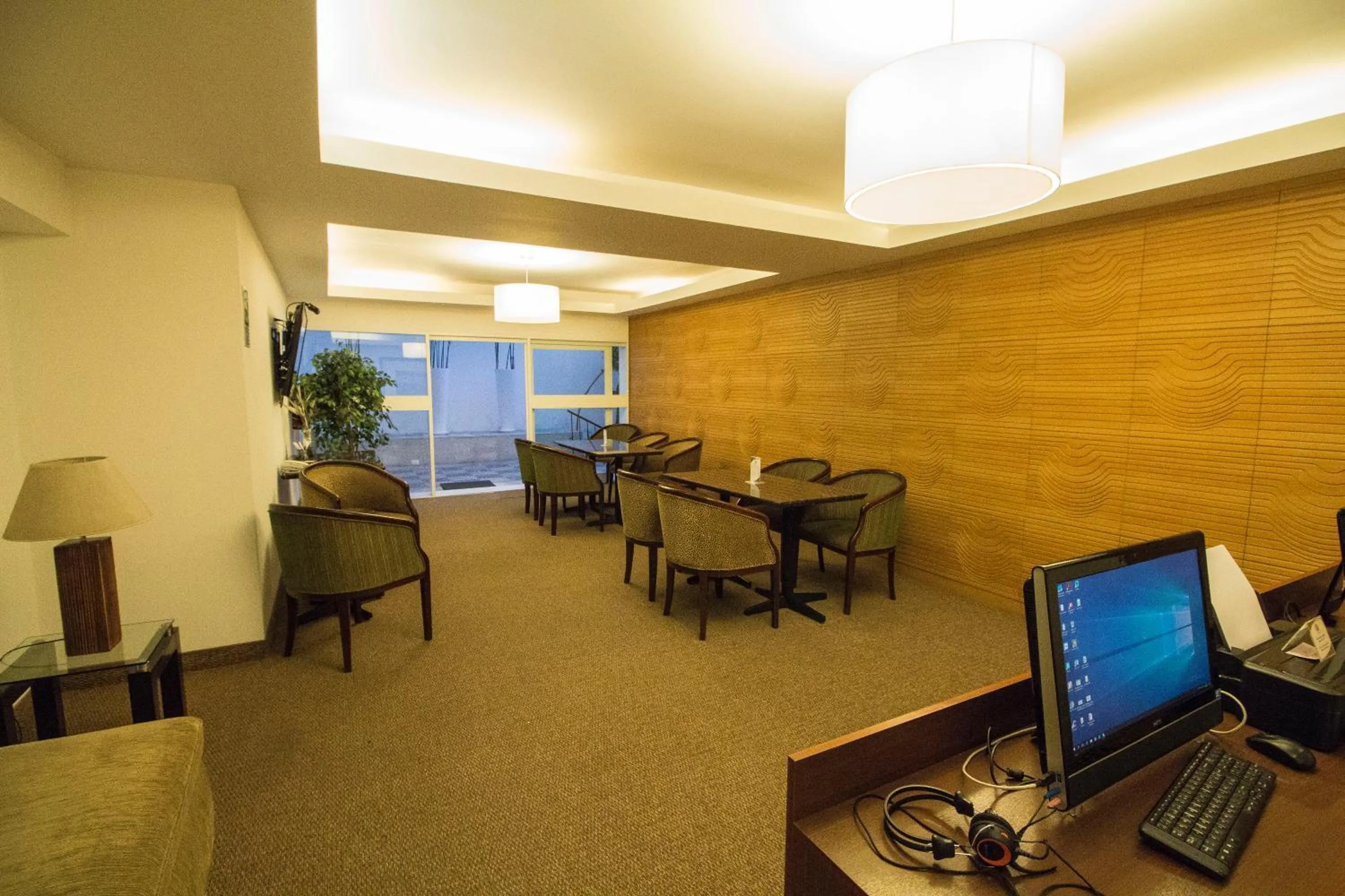 Business facilities in Tierra Viva Arequipa Plaza