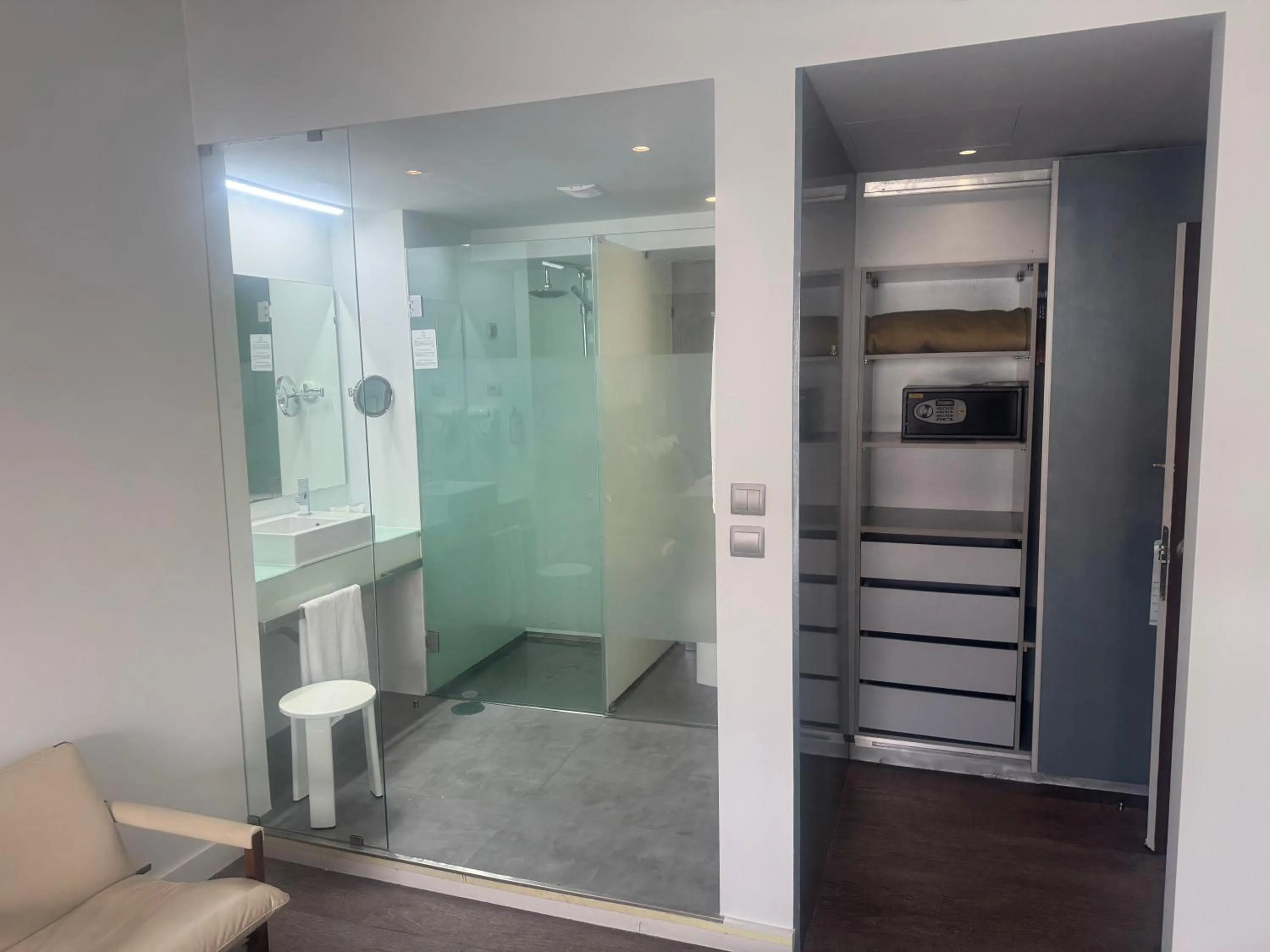 Bathroom in Hotel Rali Viana