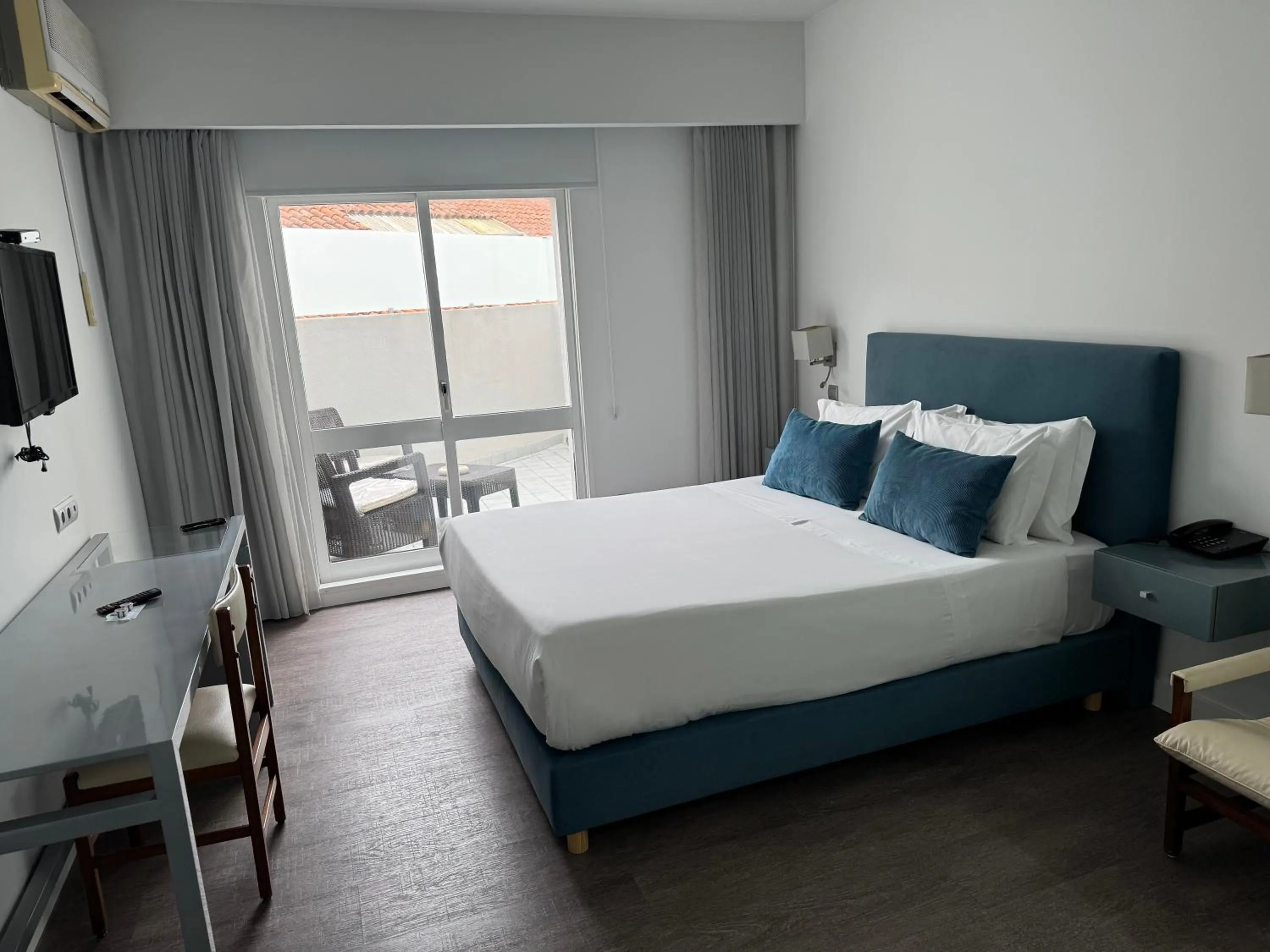 Patio, Bed in Hotel Rali Viana