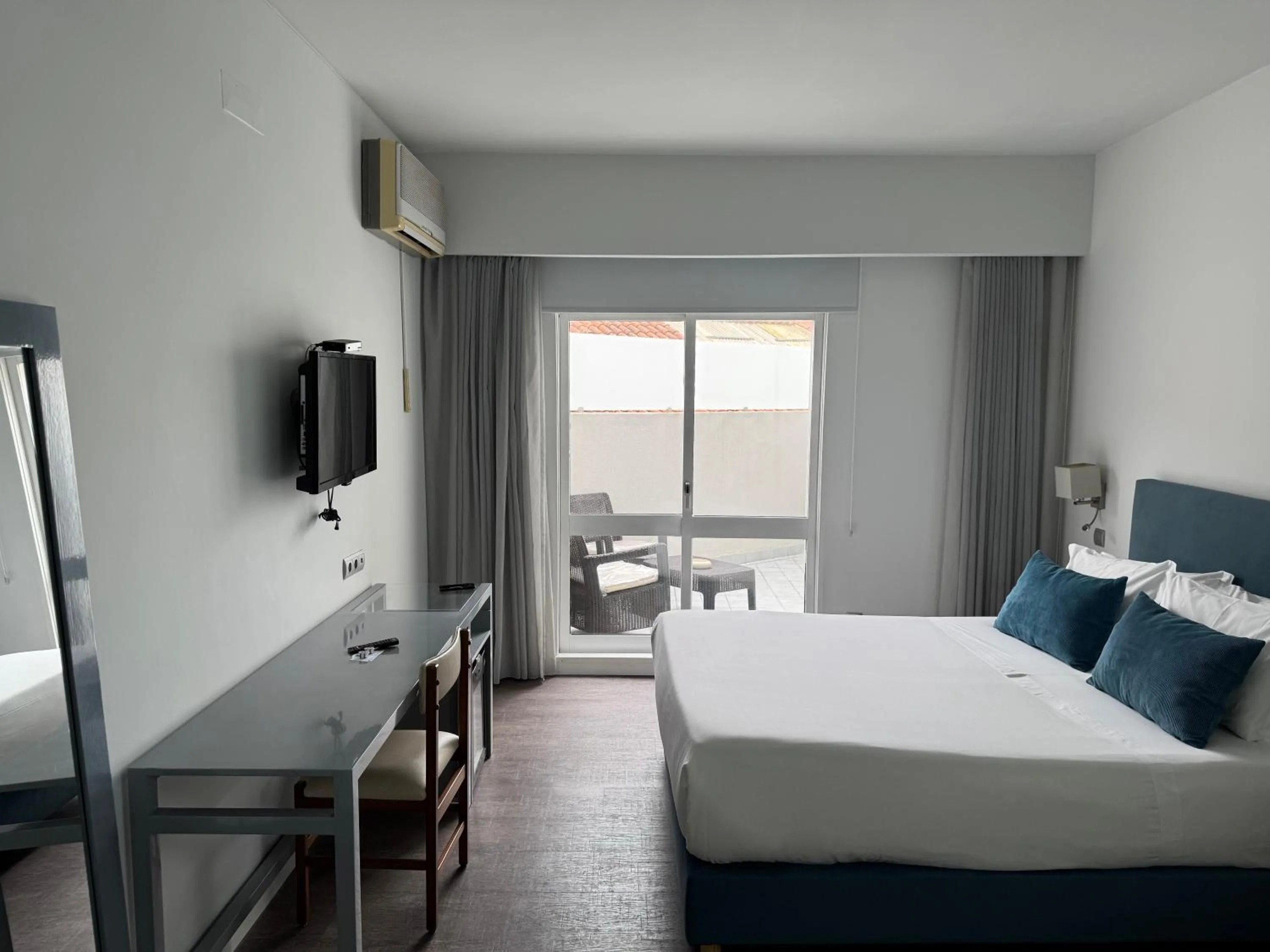 Property building, Bed in Hotel Rali Viana