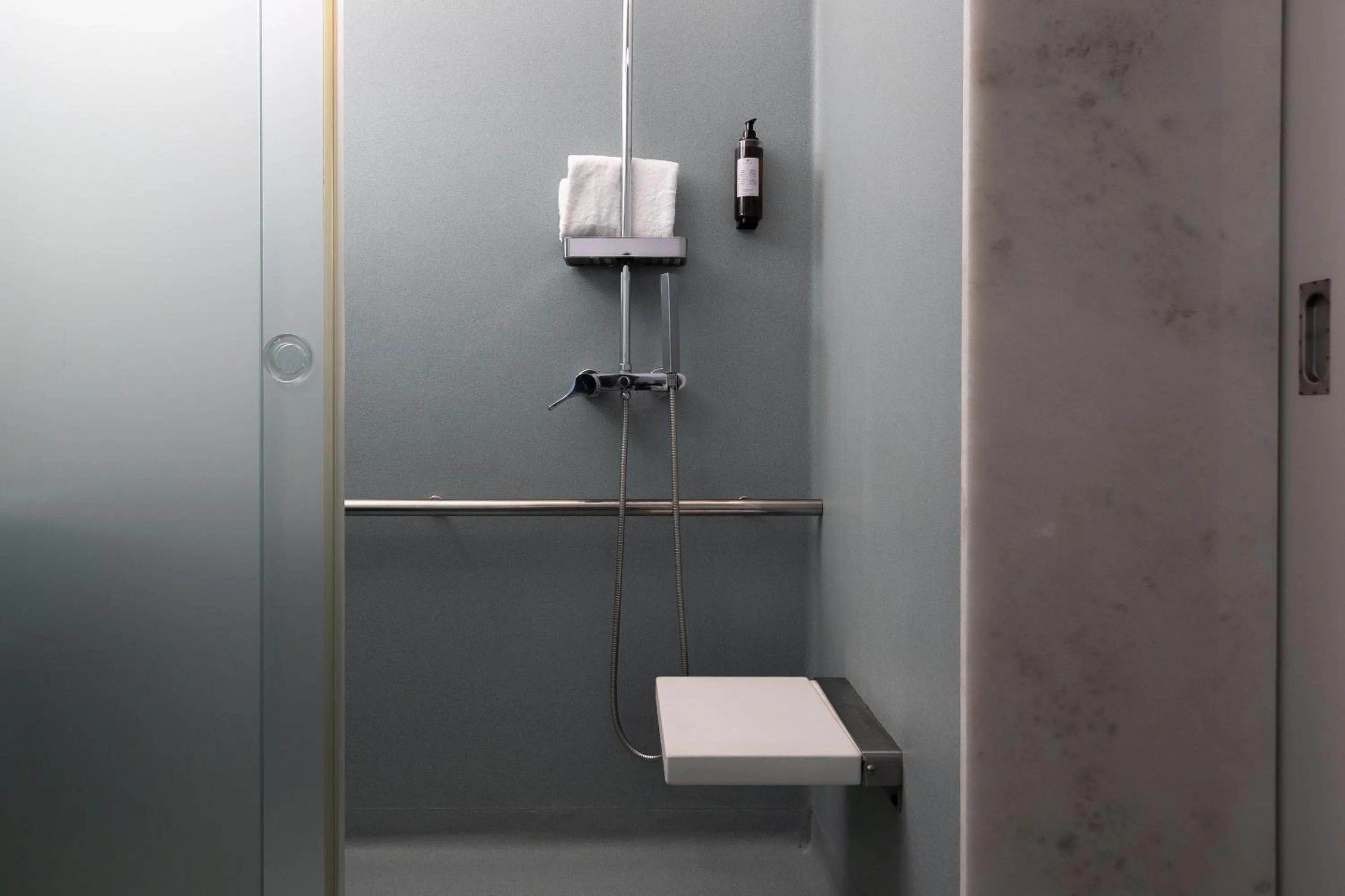 Shower in Hotel Rali Viana