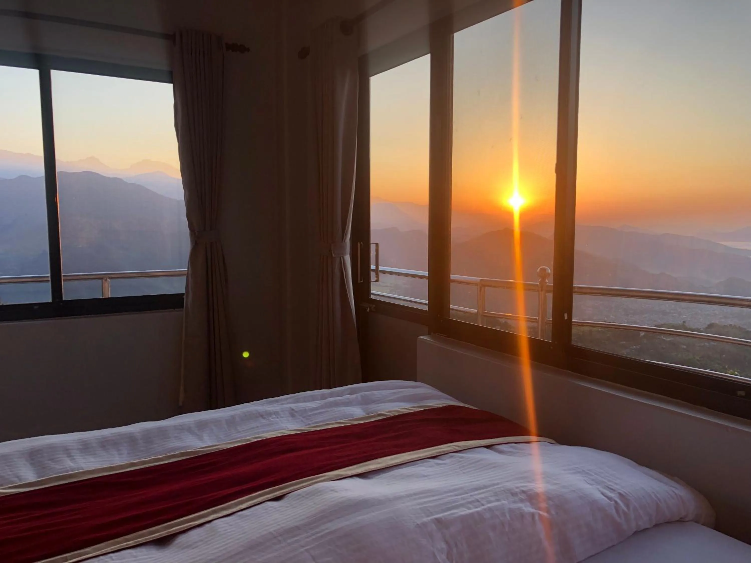 Sunrise, Bed in Hotel Pristine Himalaya