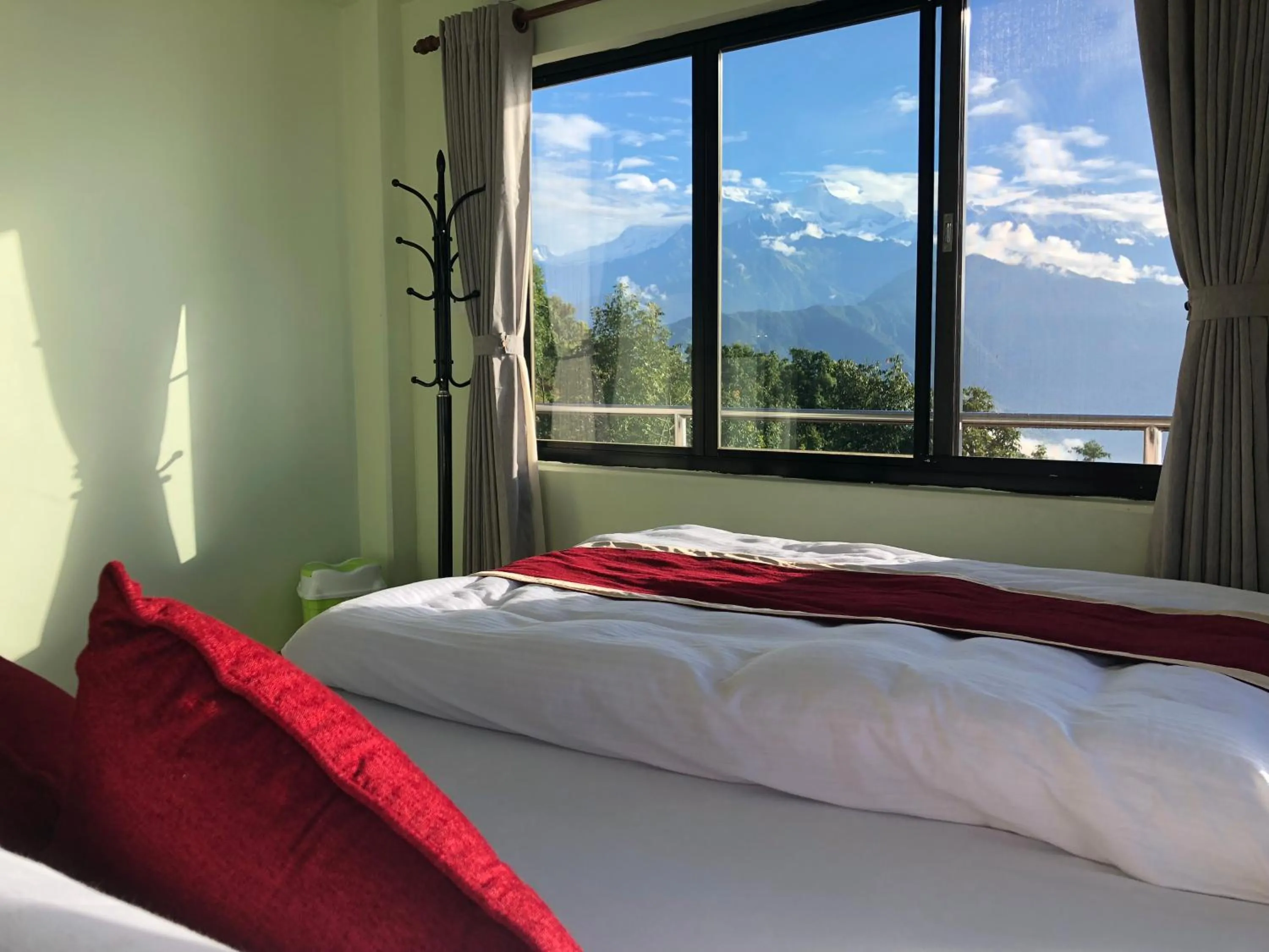 Garden, Bed in Hotel Pristine Himalaya