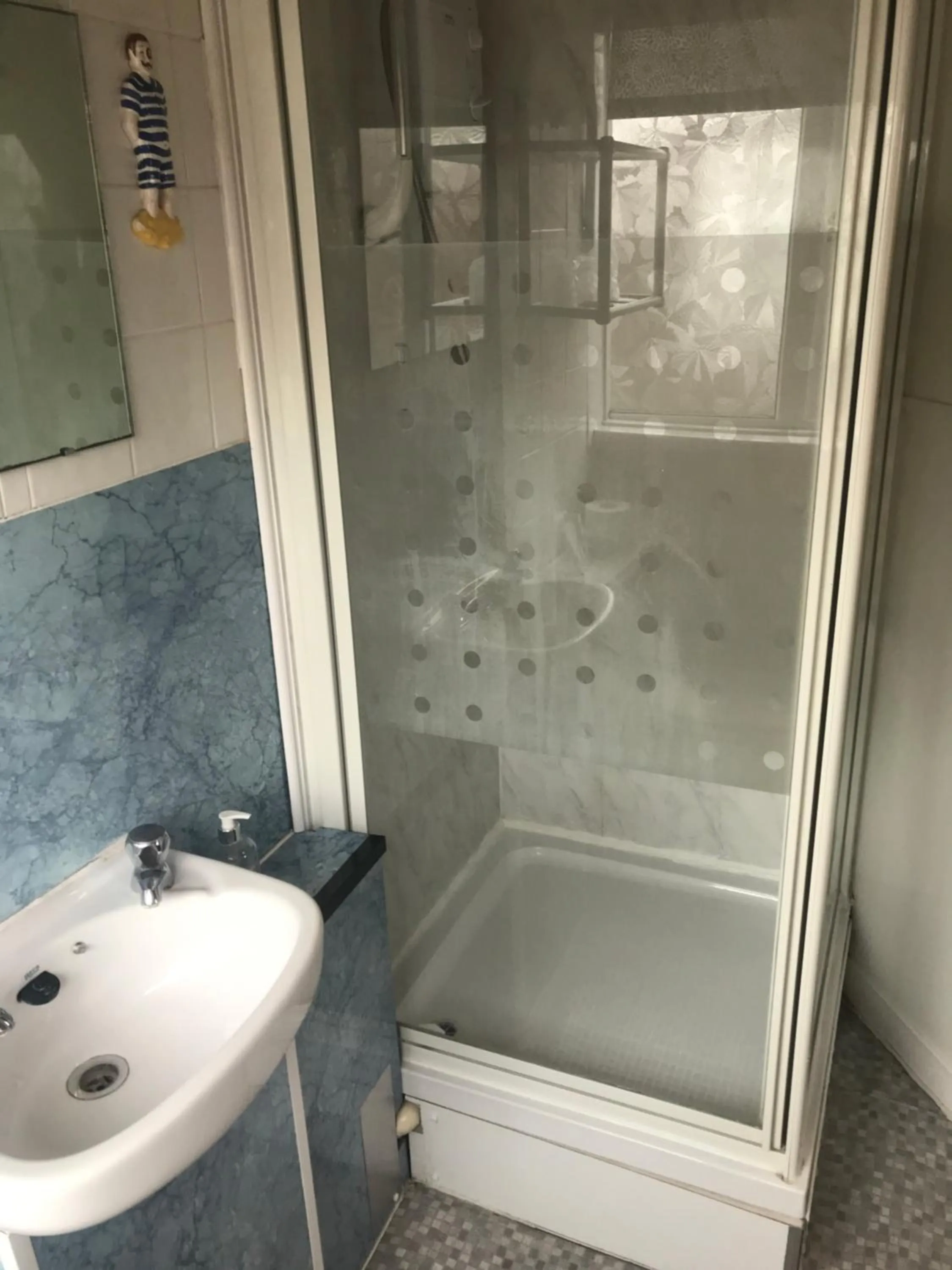 Shower in Argyle Lodge Self Catering Guest House