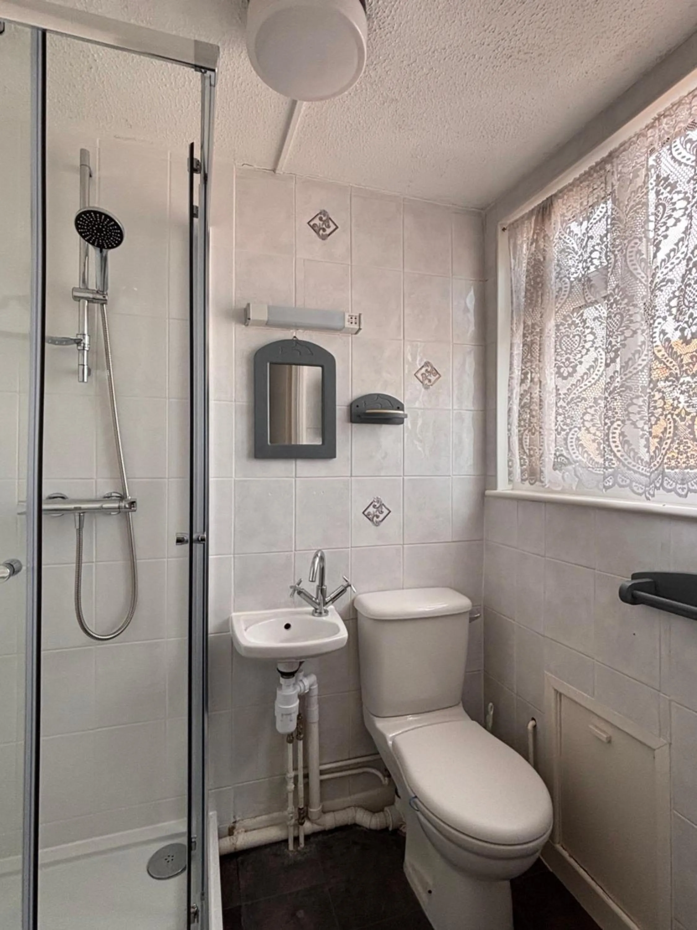 Shower in Argyle Lodge Self Catering Guest House