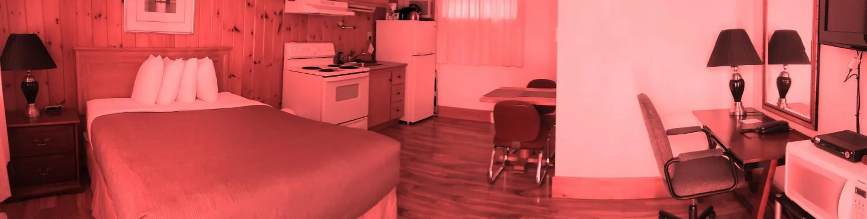 Kitchen or kitchenette, Bed in Wildwood Motel