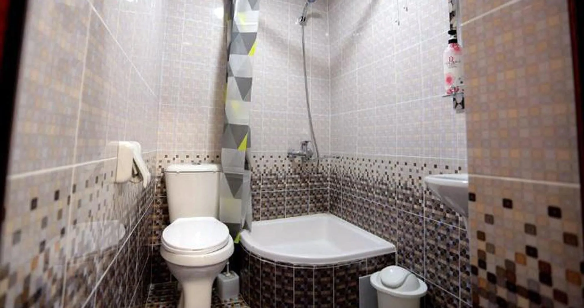 Shower in Habibi Bukhara