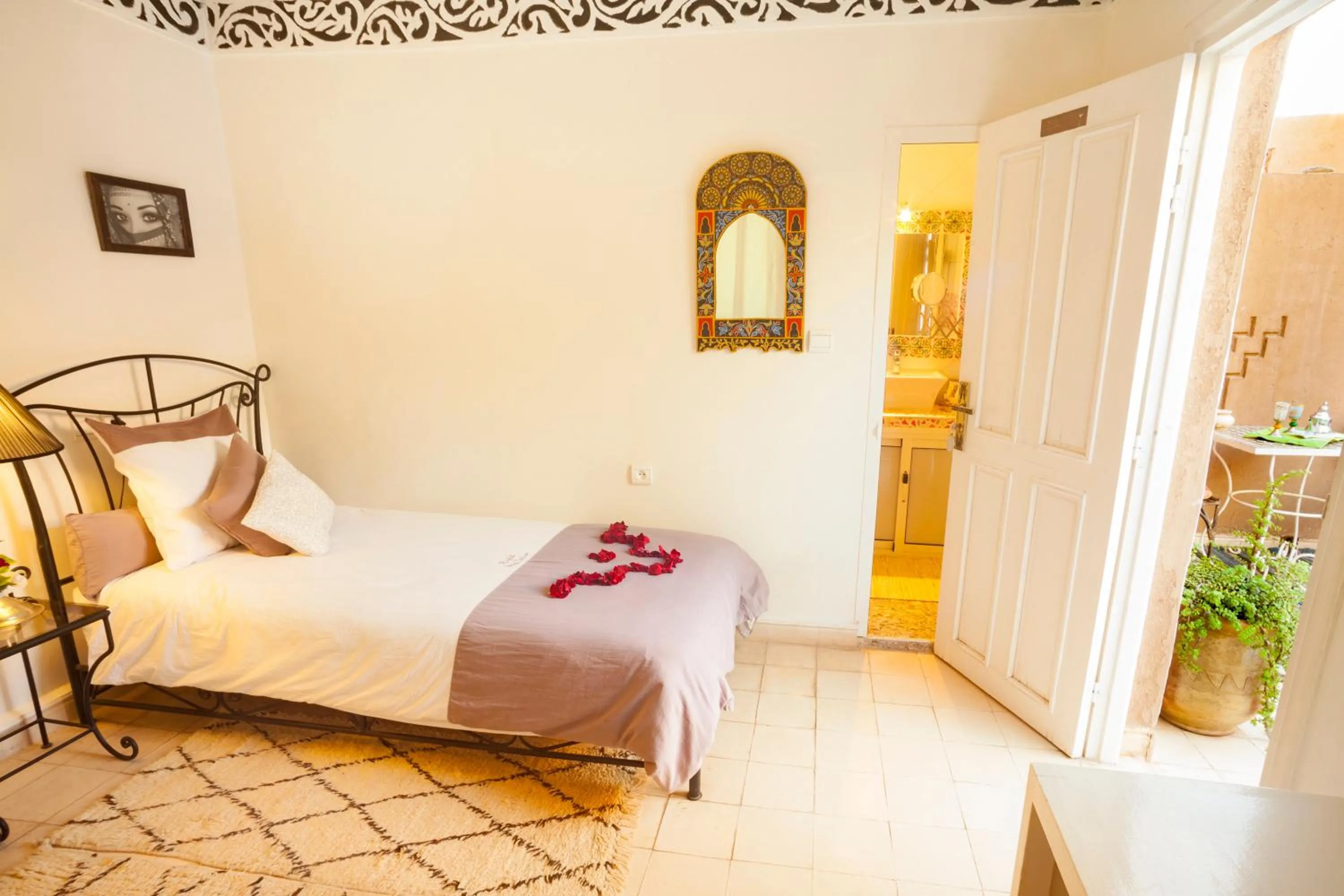 Bathroom, Bed in Riad Dar Sofian