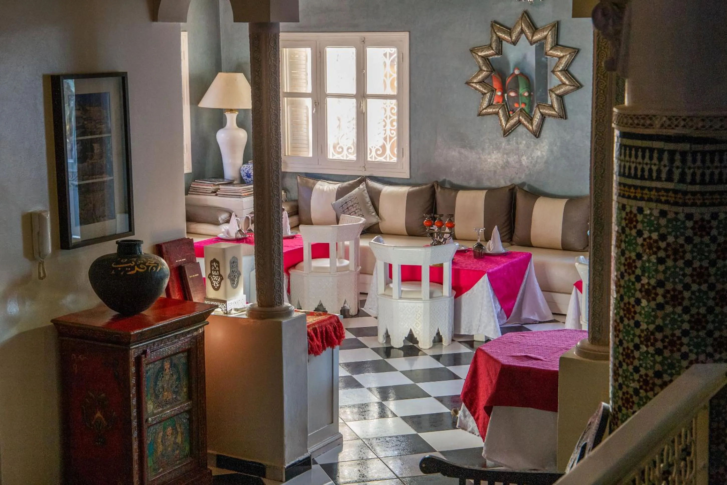 Communal lounge/ TV room in Riad Dar Sofian