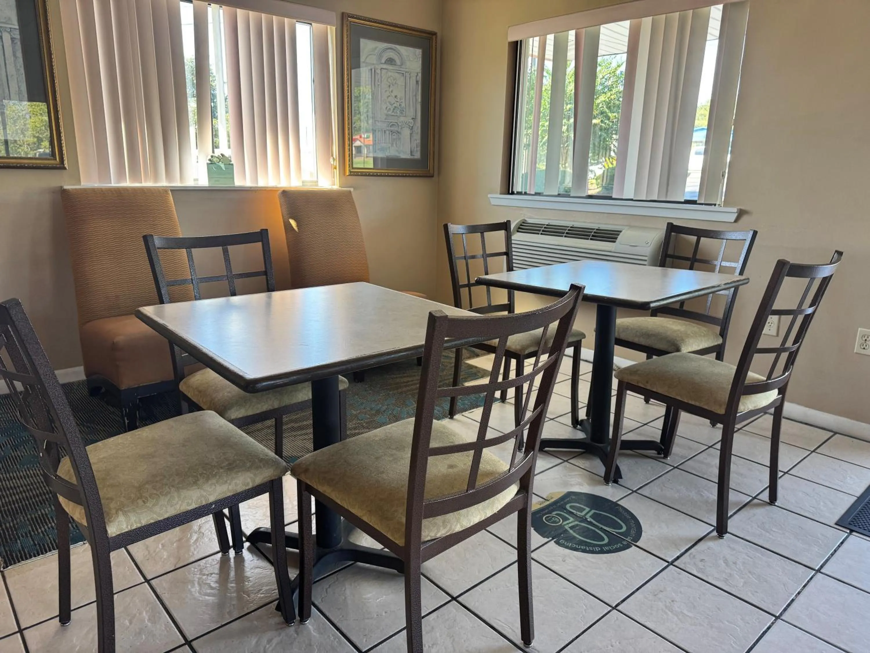 Breakfast in Super 8 by Wyndham Laurel