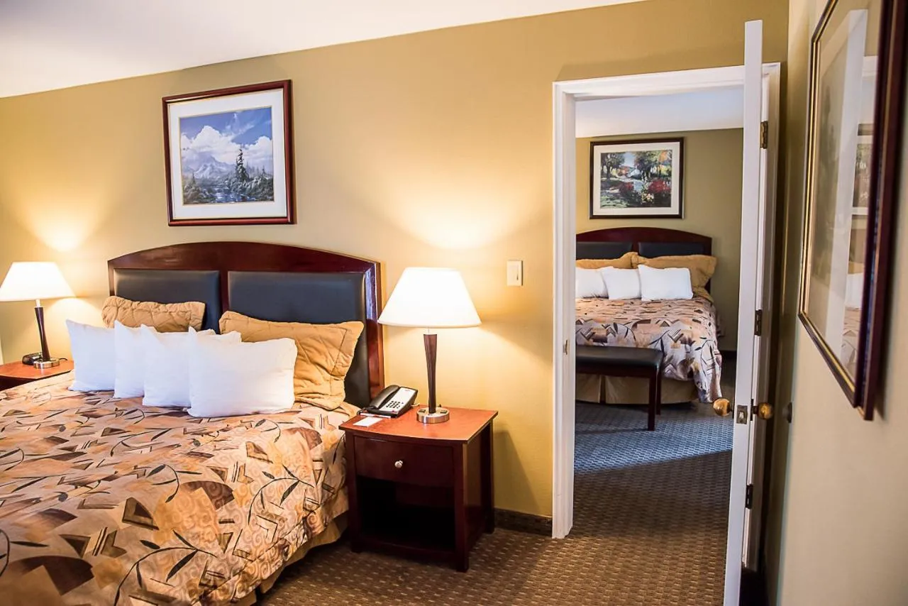 Bed in Winnemucca Inn & Casino