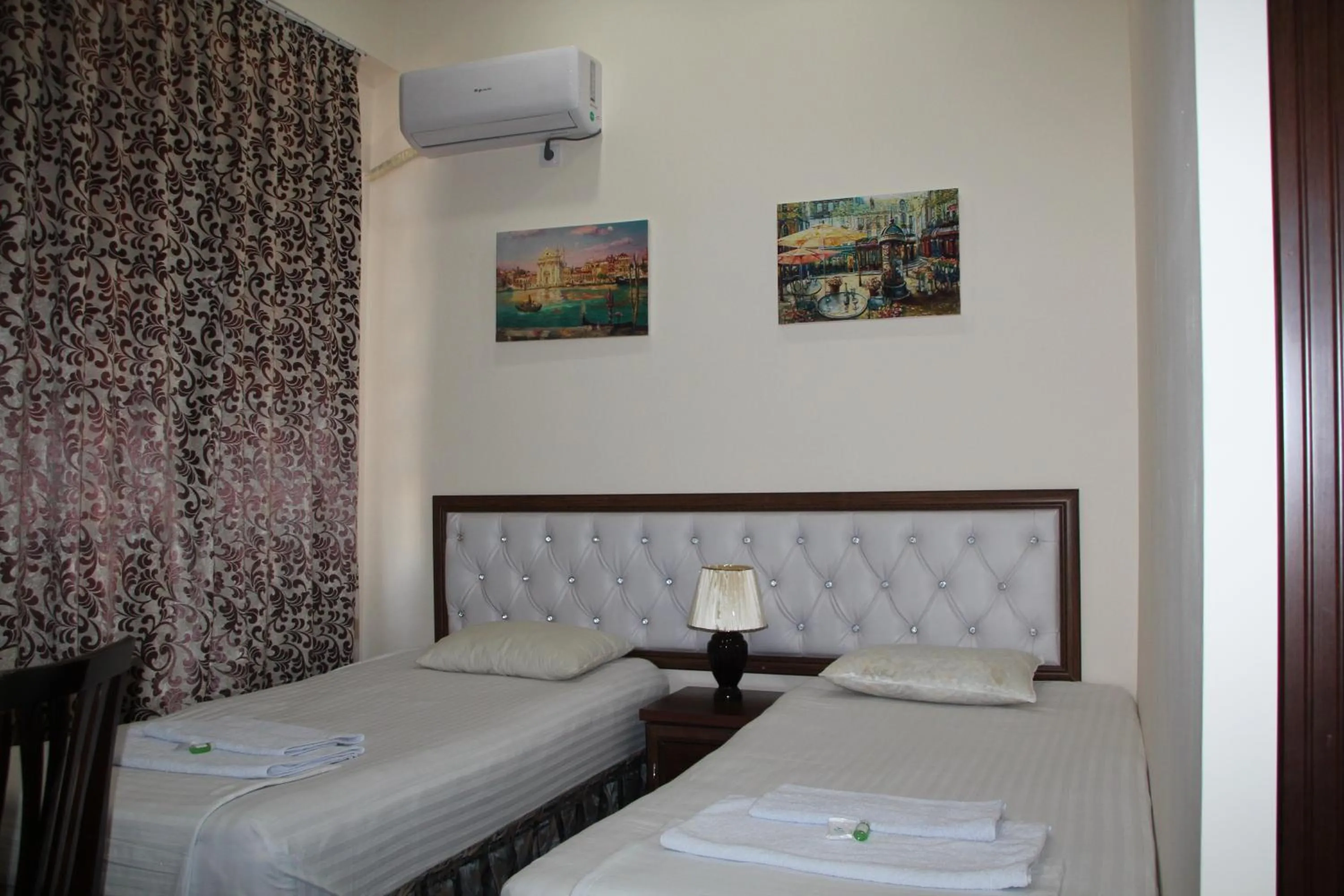 Twin Room with Shower - single occupancy in Hotel "GRAND WAY"