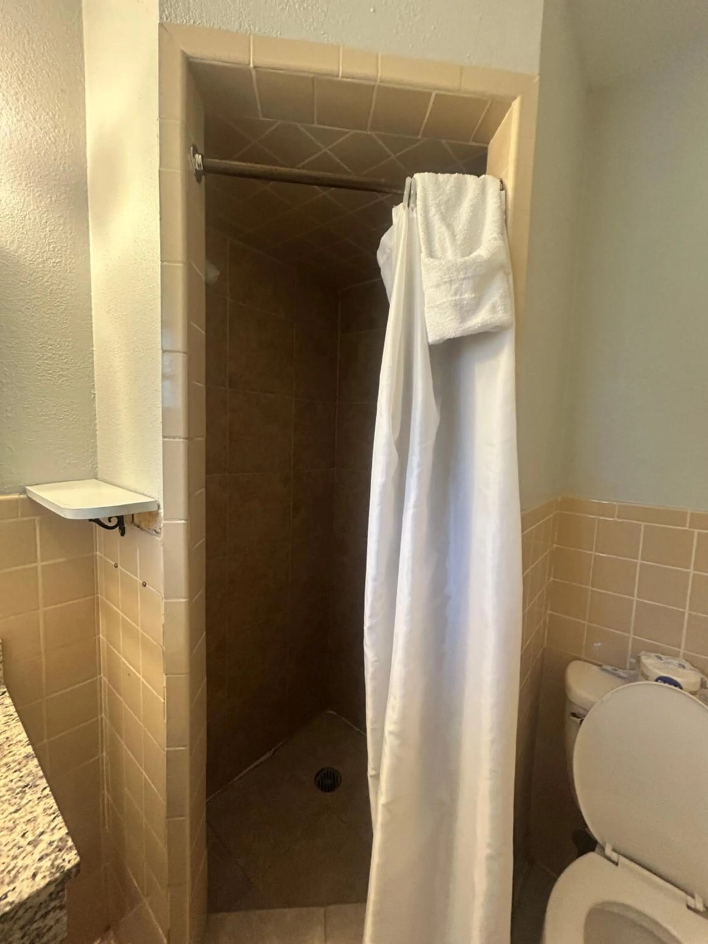 Bathroom in Budget Inn Oskaloosa US 63 Near Pella