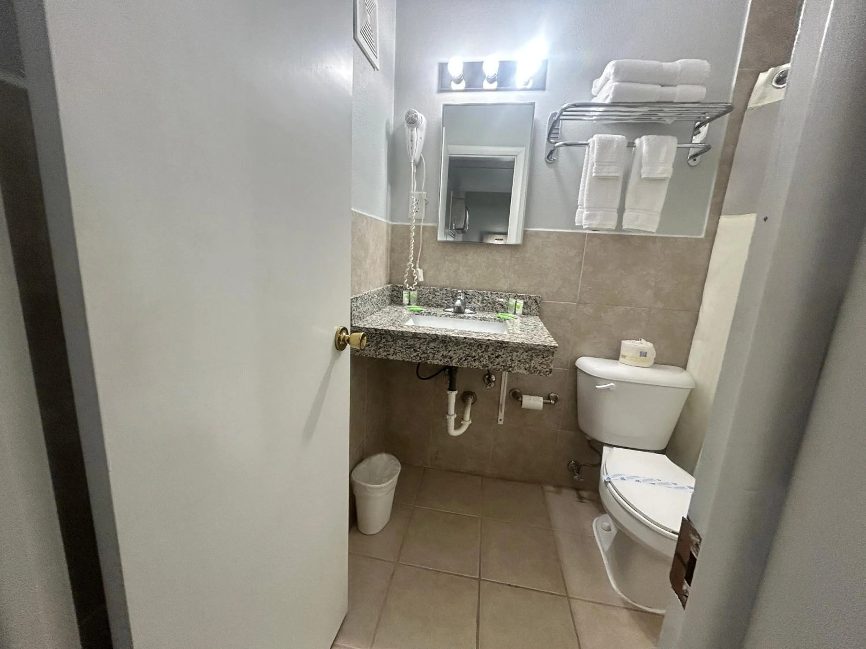 Bathroom in Budget Inn Oskaloosa US 63 Near Pella