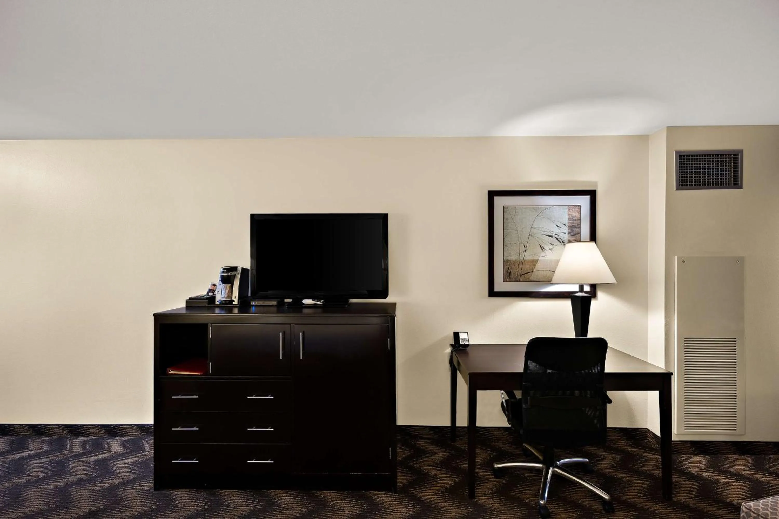 Bedroom in Best Western Plus Gold Country Inn