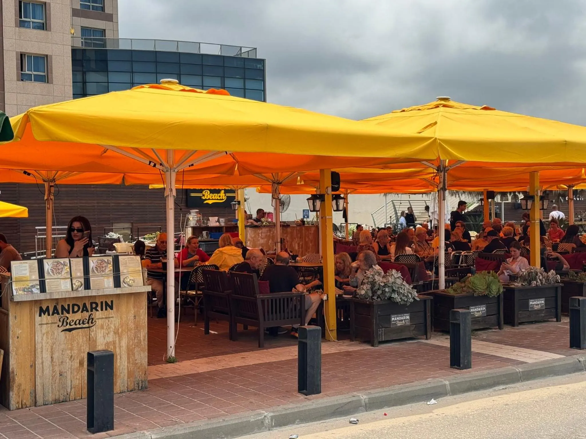 Restaurant/places to eat in Luxurious Beach apartments