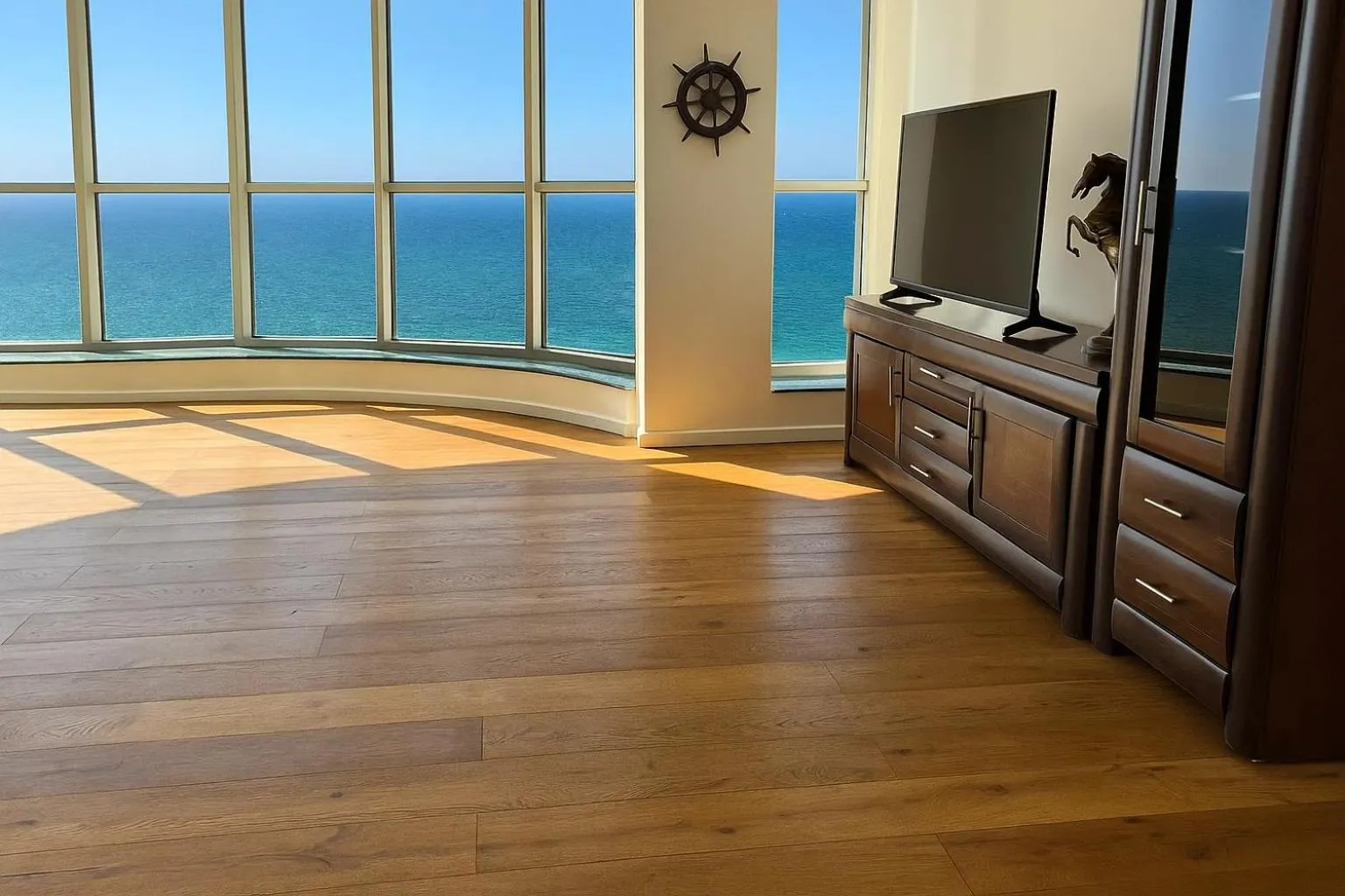 Communal lounge/ TV room in Luxurious Beach apartments
