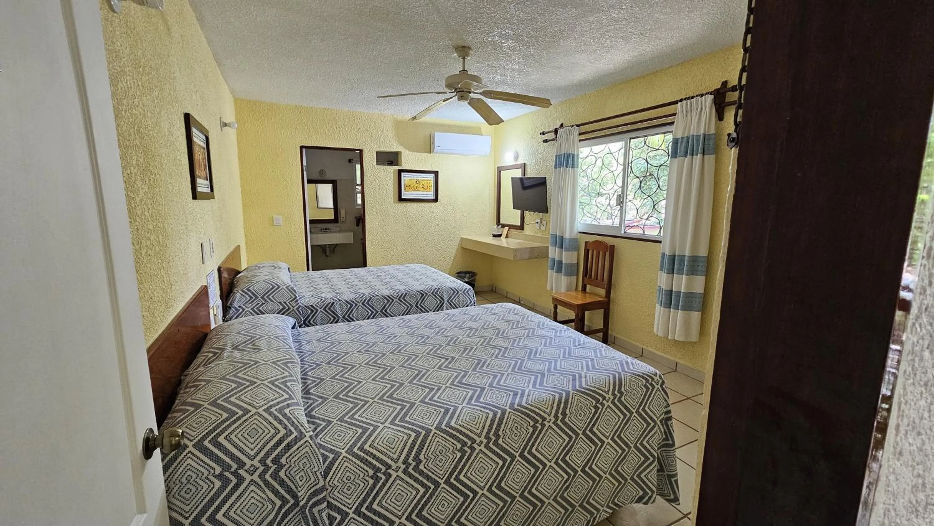 Photo of the whole room, Bed in Hotel - Museo Xibalba