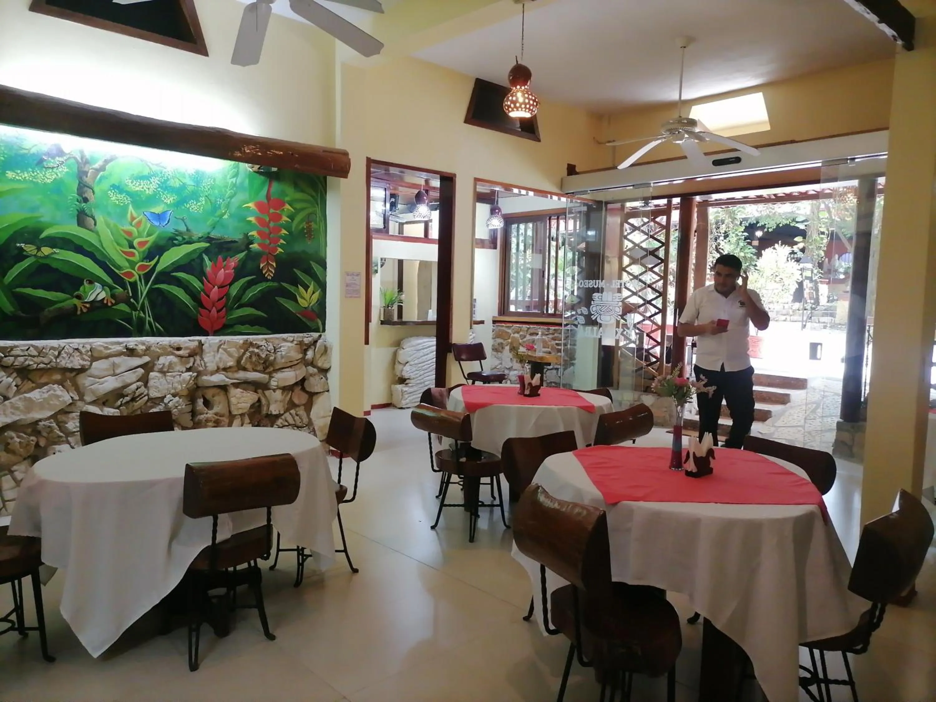 Restaurant/places to eat in Hotel - Museo Xibalba