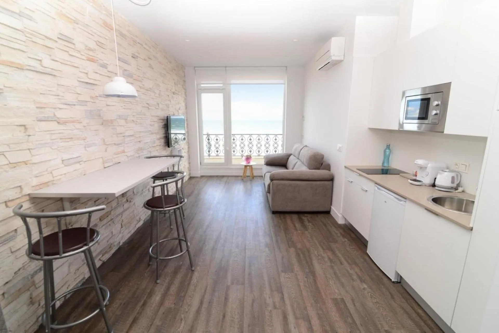 Dining area in Apartamentos Good Duke by Egona