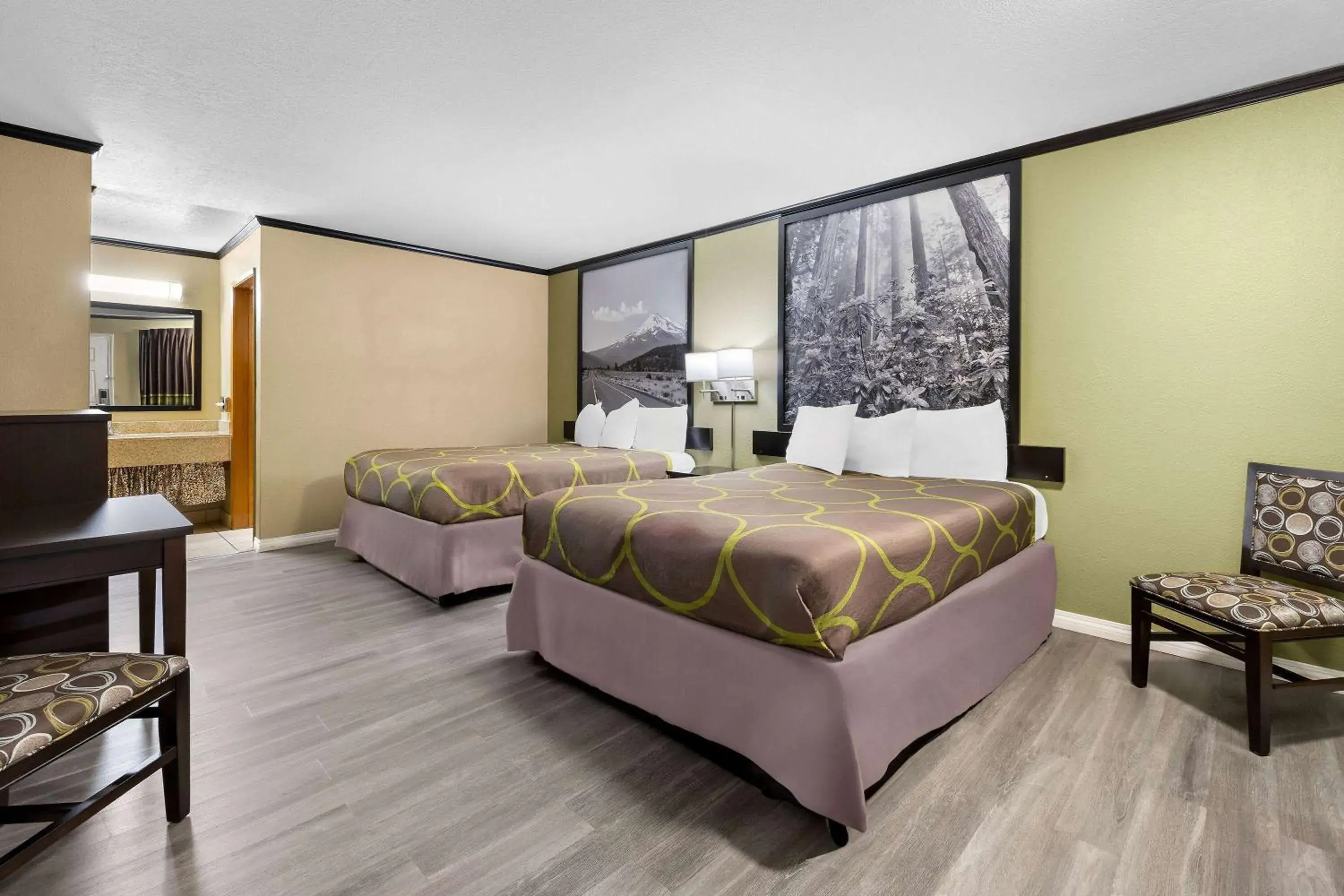 Bed in Super 8 by Wyndham Crescent City Bed in Super 8 by Wyndham Crescent City