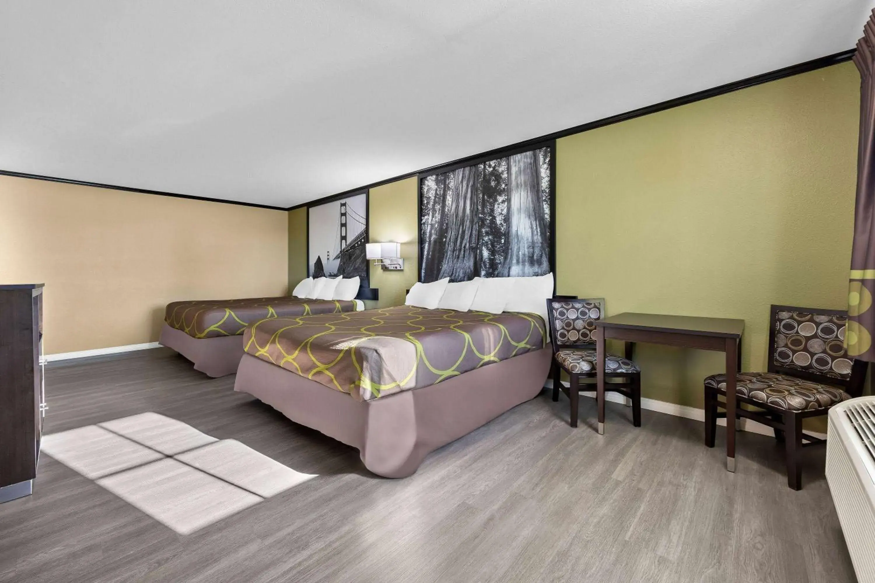 Bed in Super 8 by Wyndham Crescent City Bed in Super 8 by Wyndham Crescent City