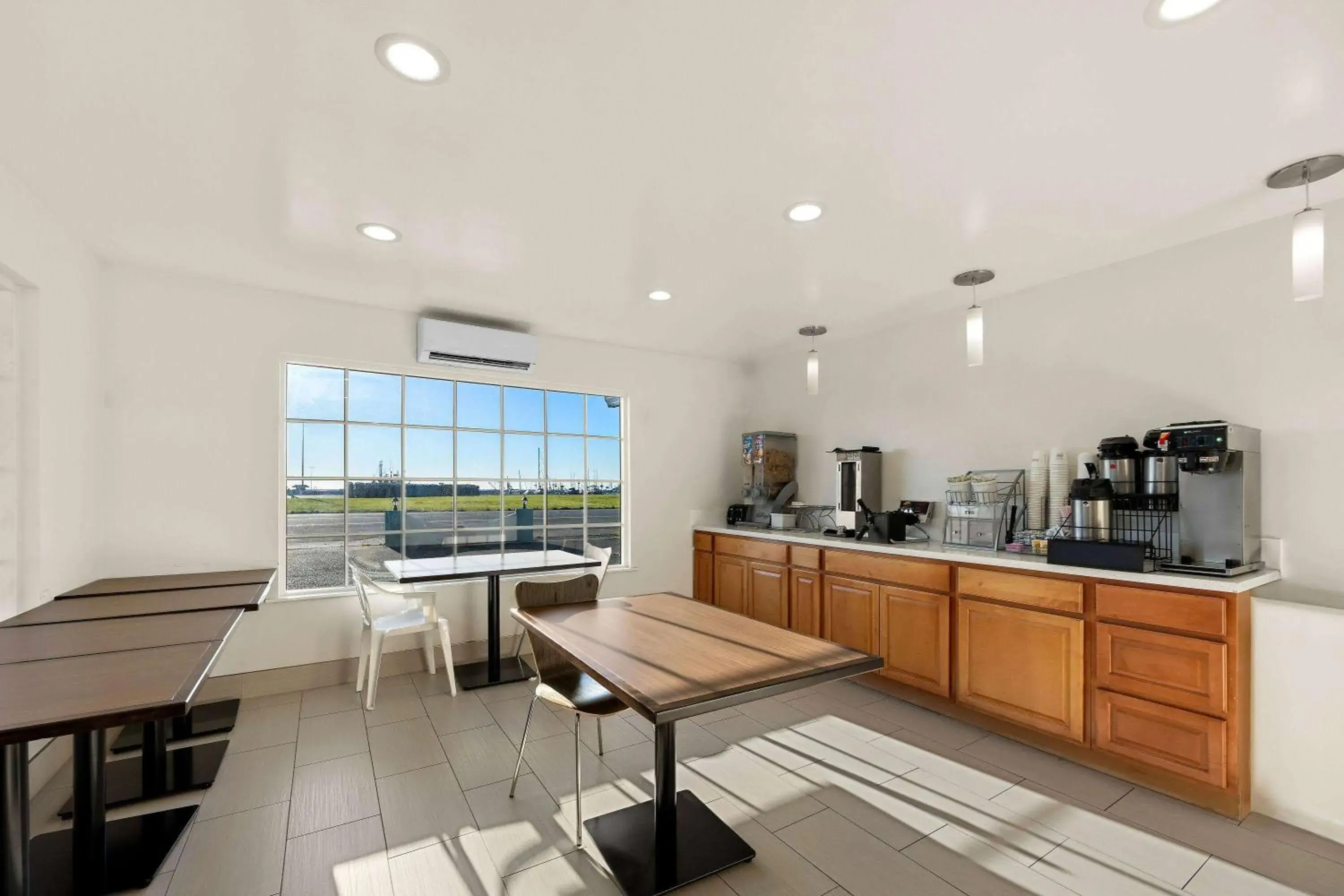 Restaurant/places to eat in Super 8 by Wyndham Crescent City Restaurant/places to eat in Super 8 by Wyndham Crescent City