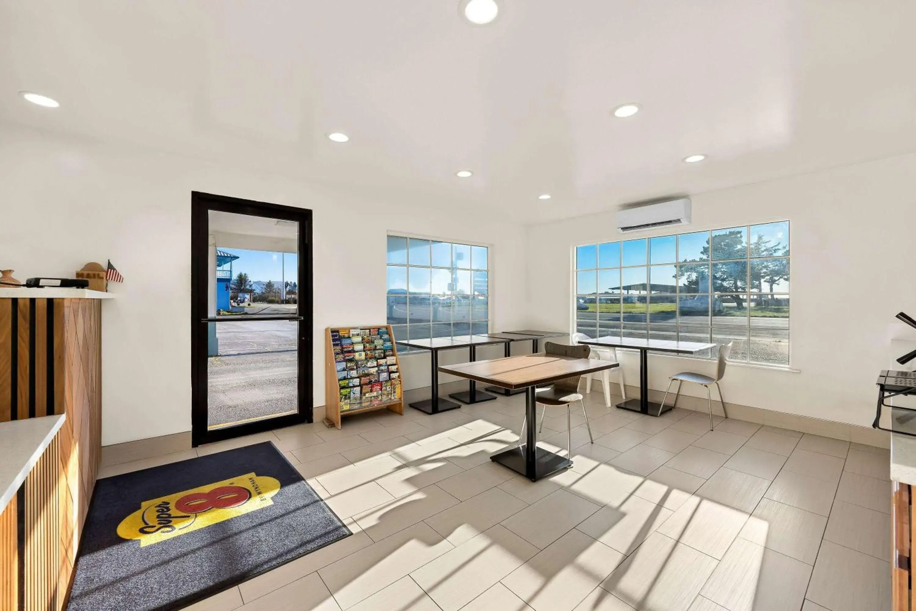 Restaurant/places to eat in Super 8 by Wyndham Crescent City Restaurant/places to eat in Super 8 by Wyndham Crescent City