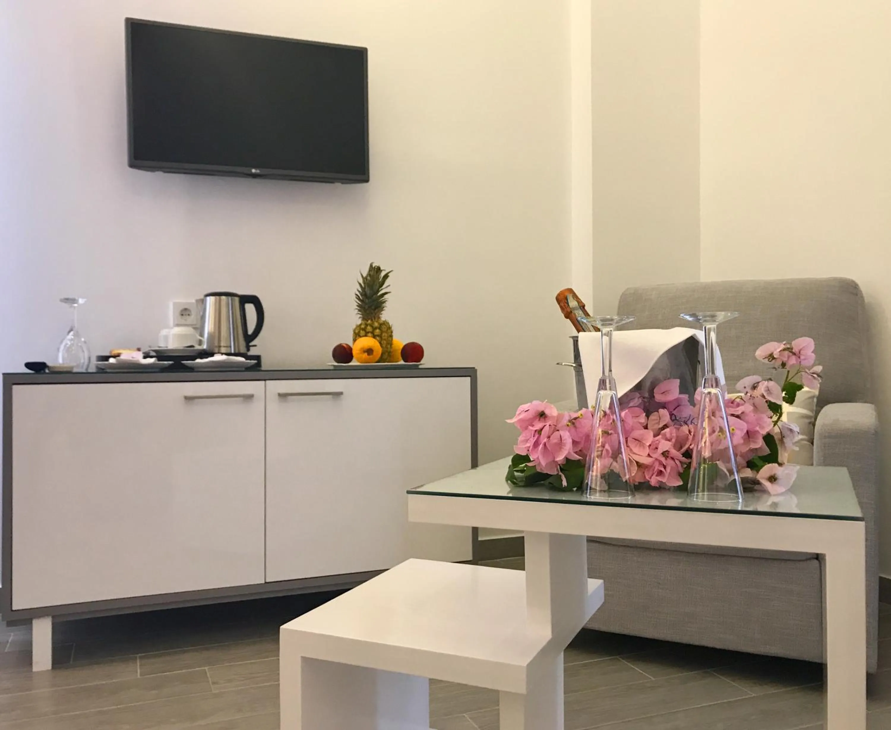 TV and multimedia in IONIAN SUITES by Bruskos