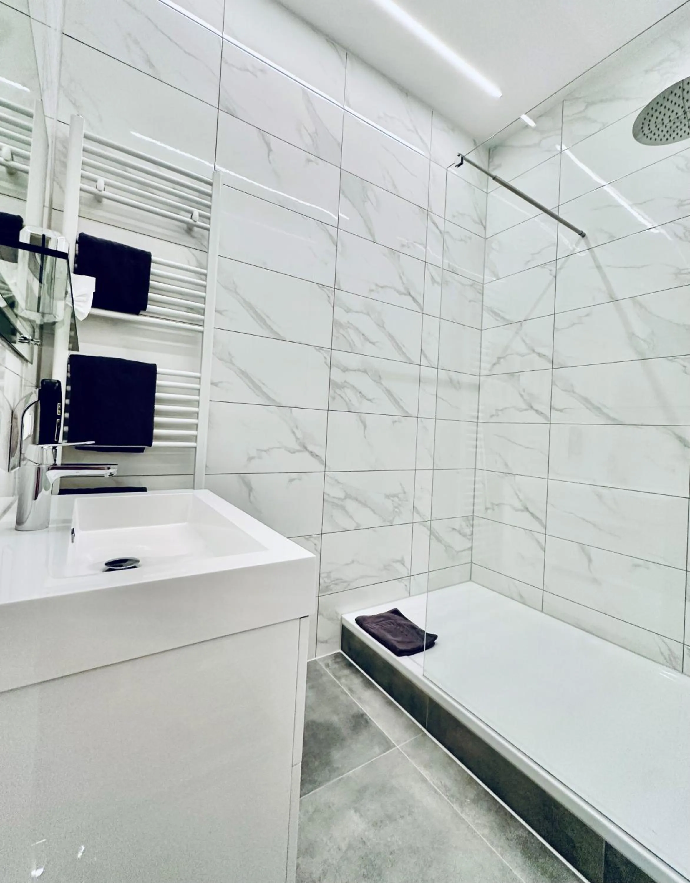 Shower in Hotel Lumi