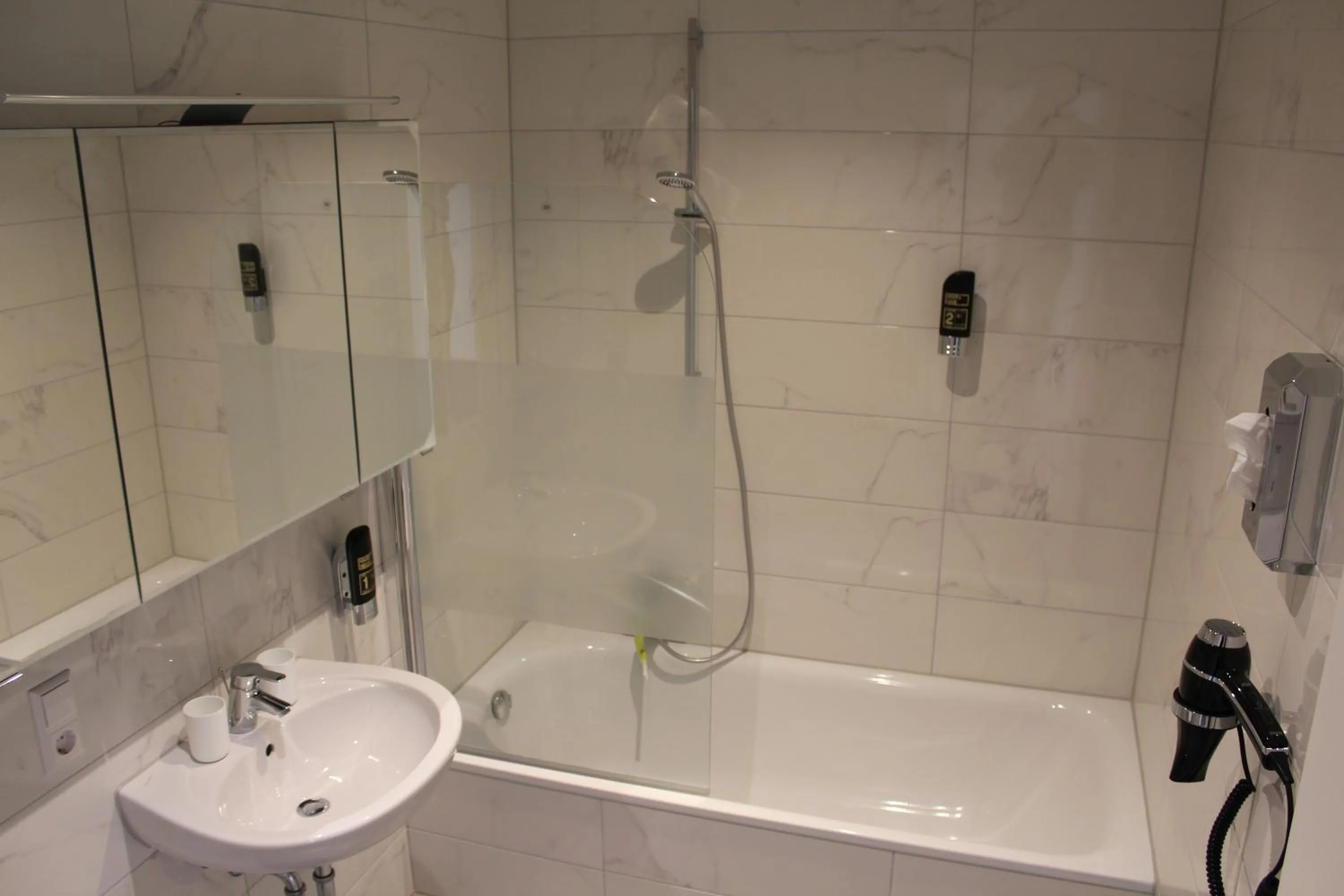 Photo of the whole room in Hotel Lumi