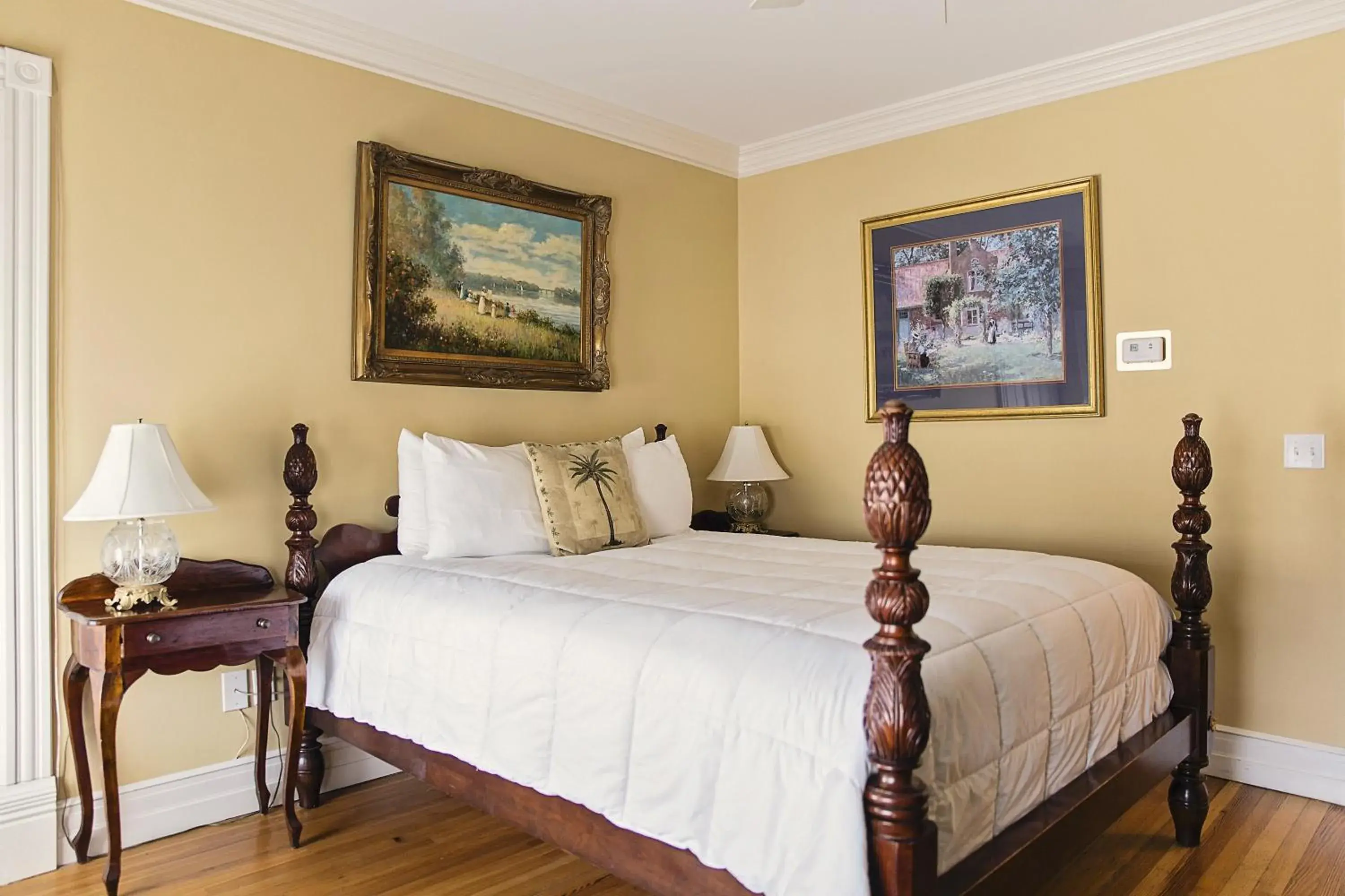 Courtyard Queen Studio in The Beaufort Inn Courtyard Queen Studio in The Beaufort Inn