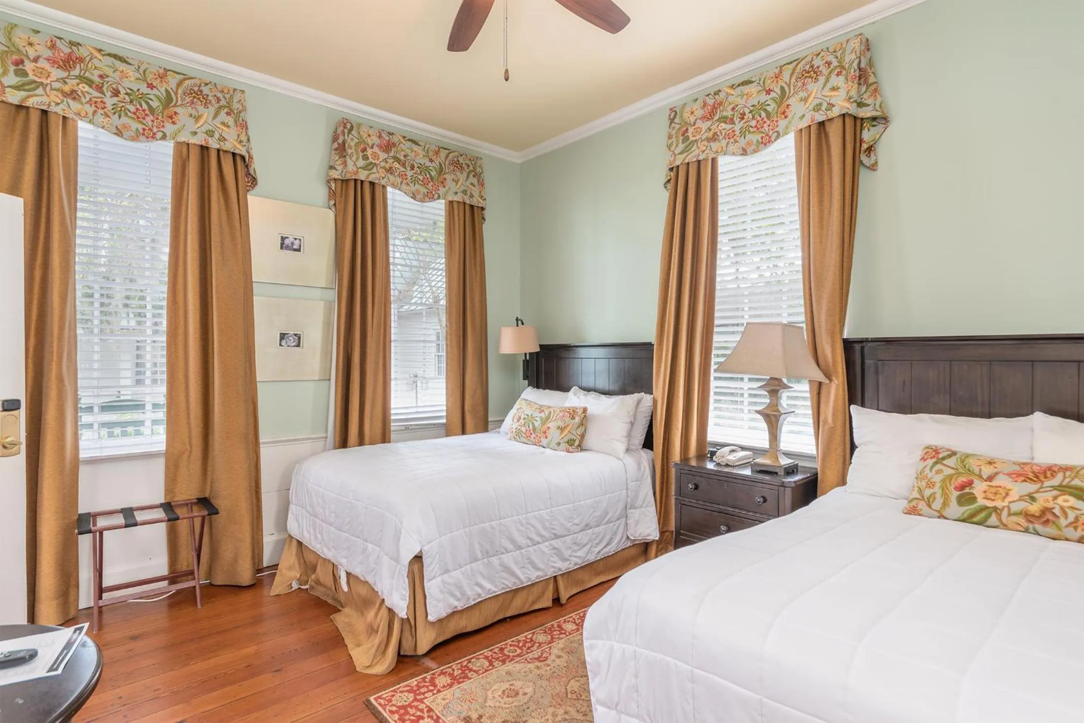 Bed in The Beaufort Inn